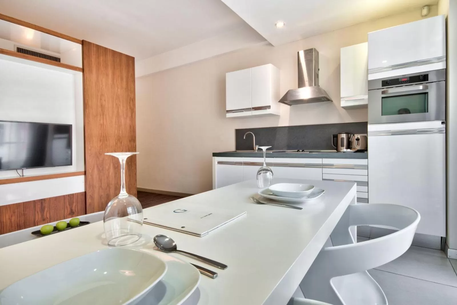 Kitchen or kitchenette in The George, Urban Boutique Hotel