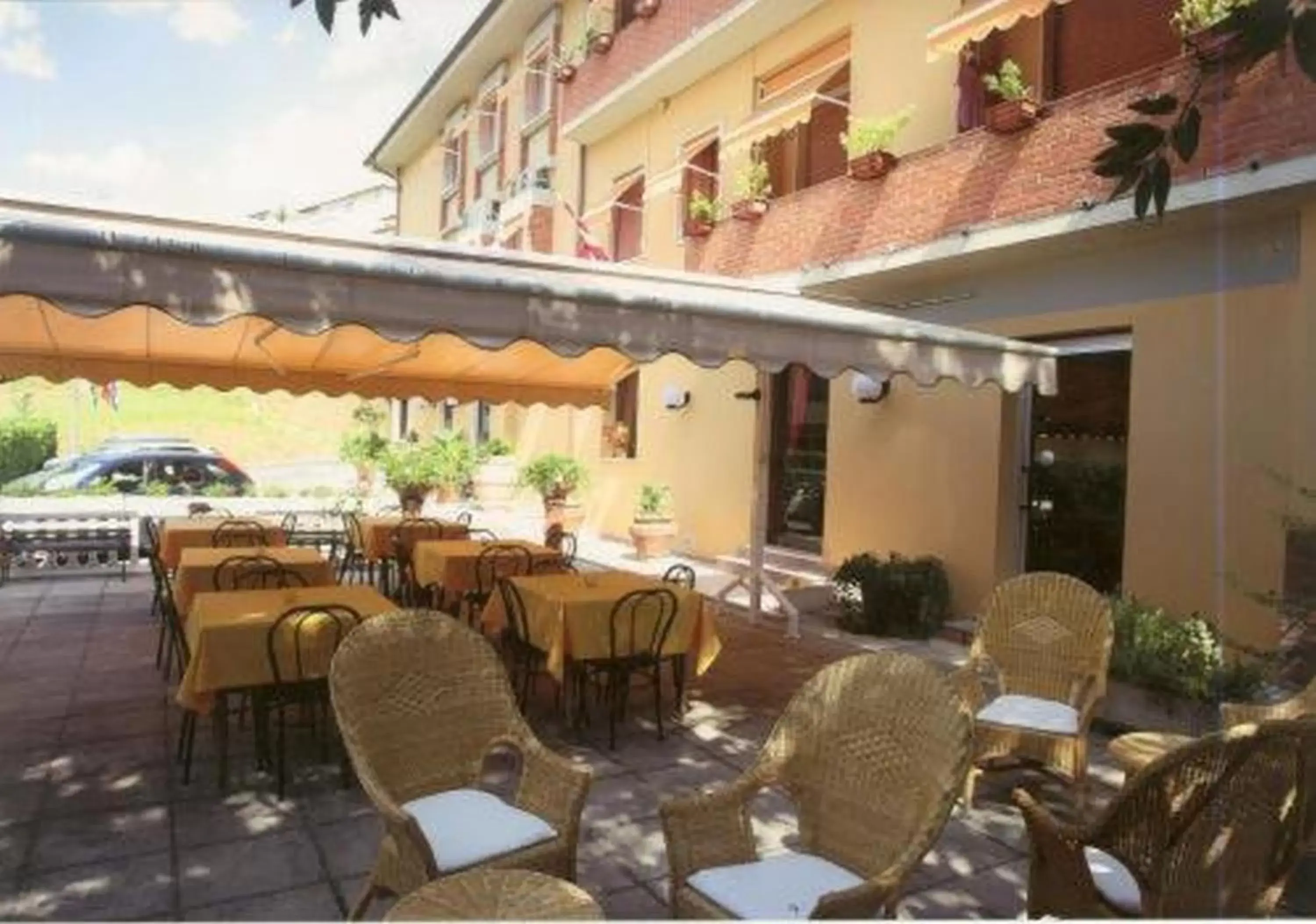 Patio, Restaurant/Places to Eat in Hotel Monna Lisa
