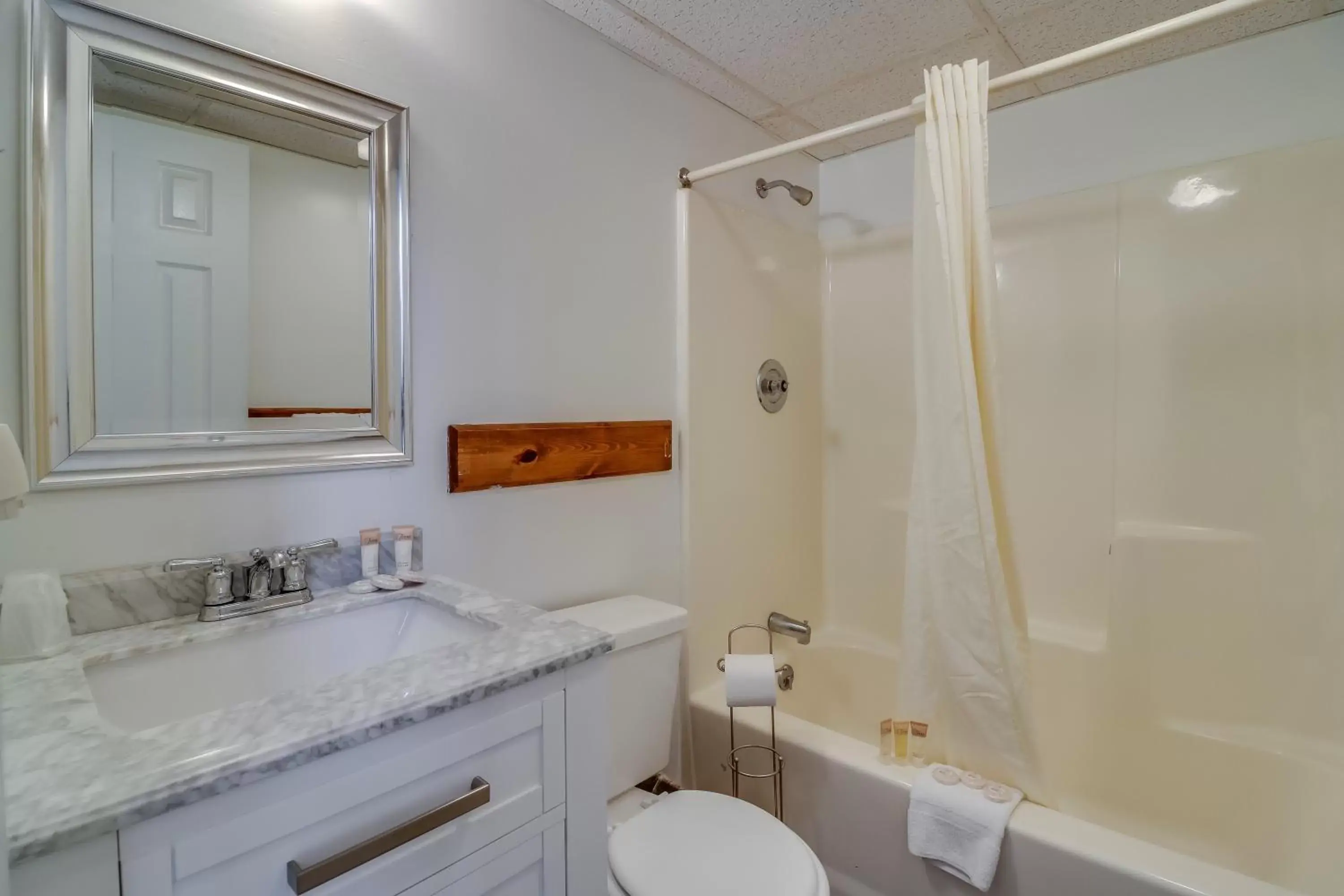 Shower, Bathroom in Atlantic Oceanside Dewey