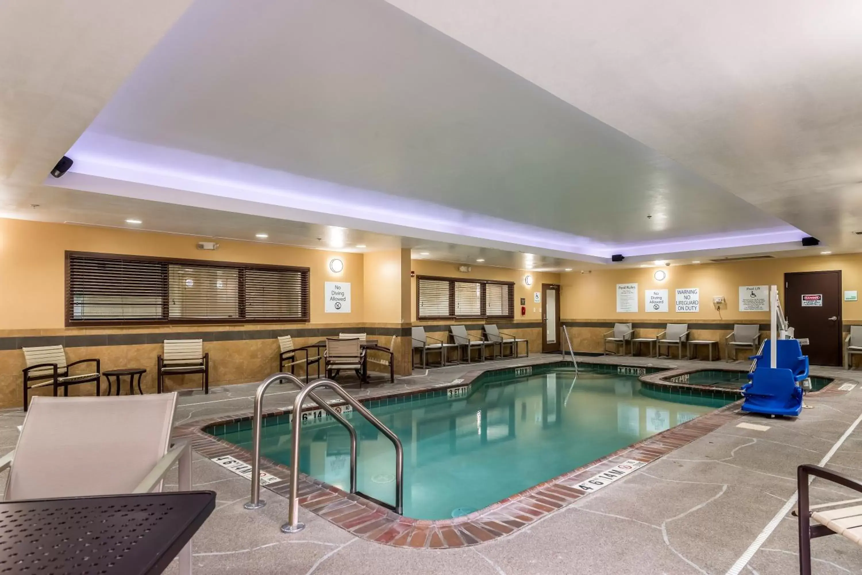 Swimming Pool in Holiday Inn - Indianapolis Downtown, an IHG Hotel