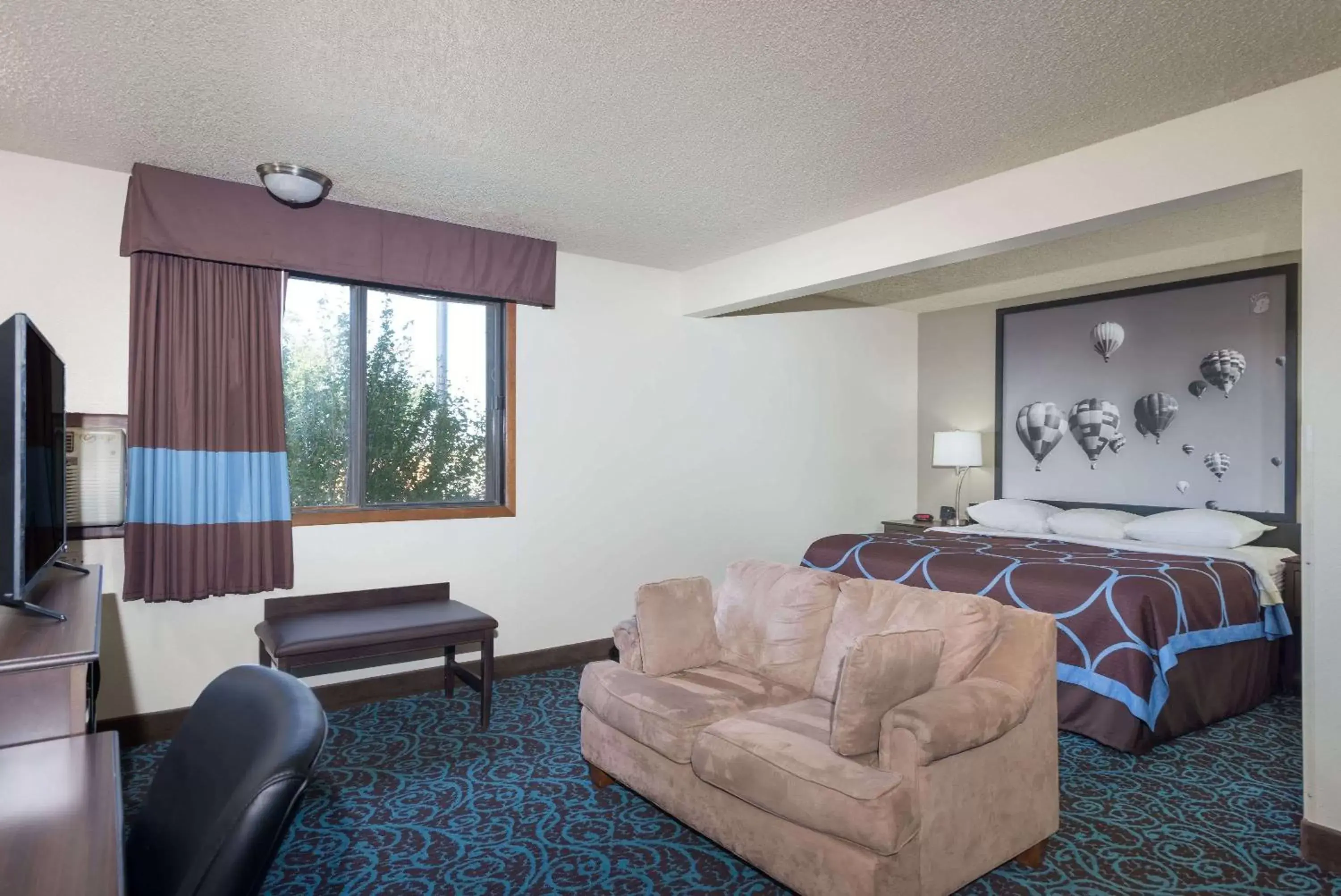 Photo of the whole room, Seating Area in Super 8 by Wyndham Tucumcari