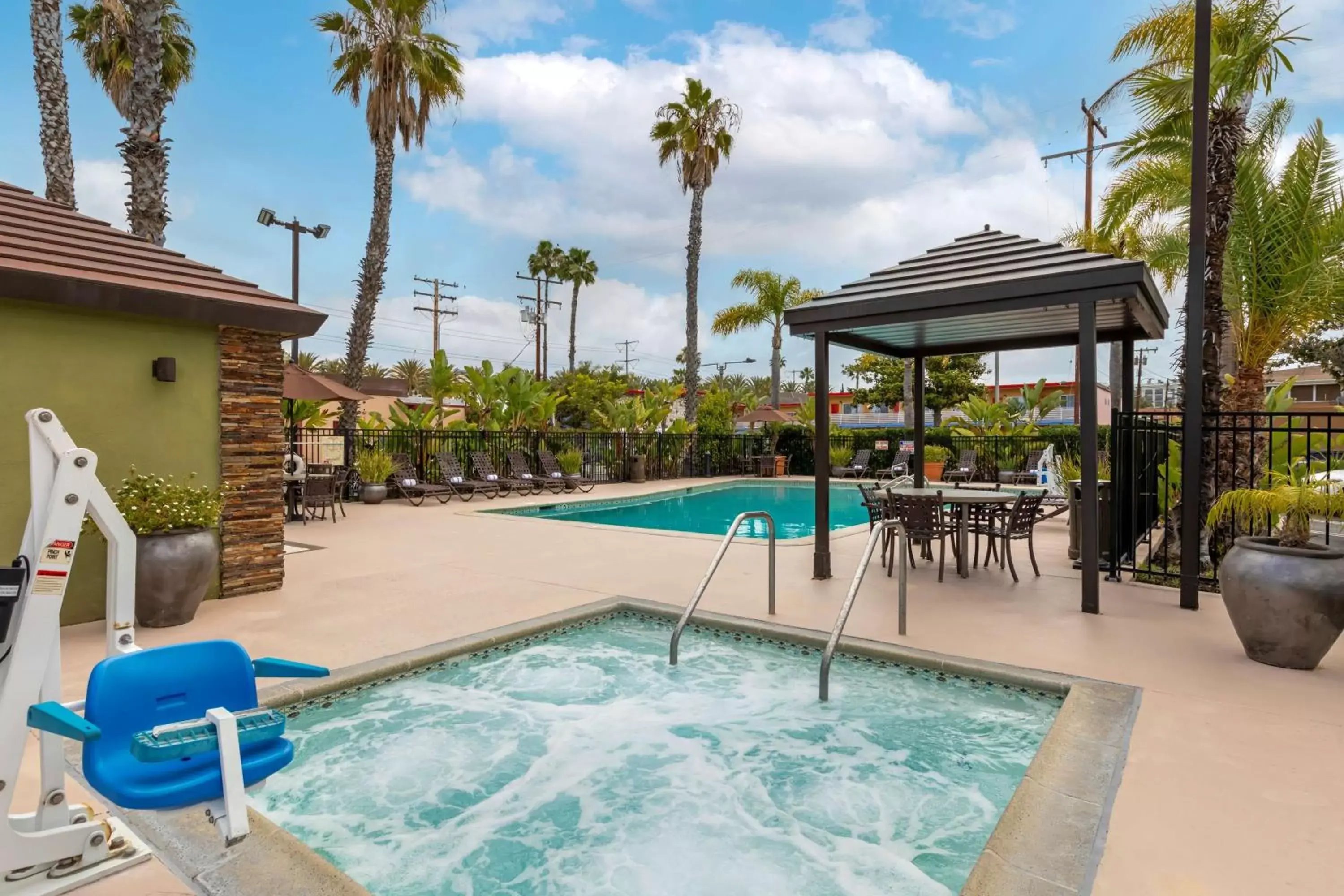 Pool view, Swimming Pool in Best Western Plus Pavilions