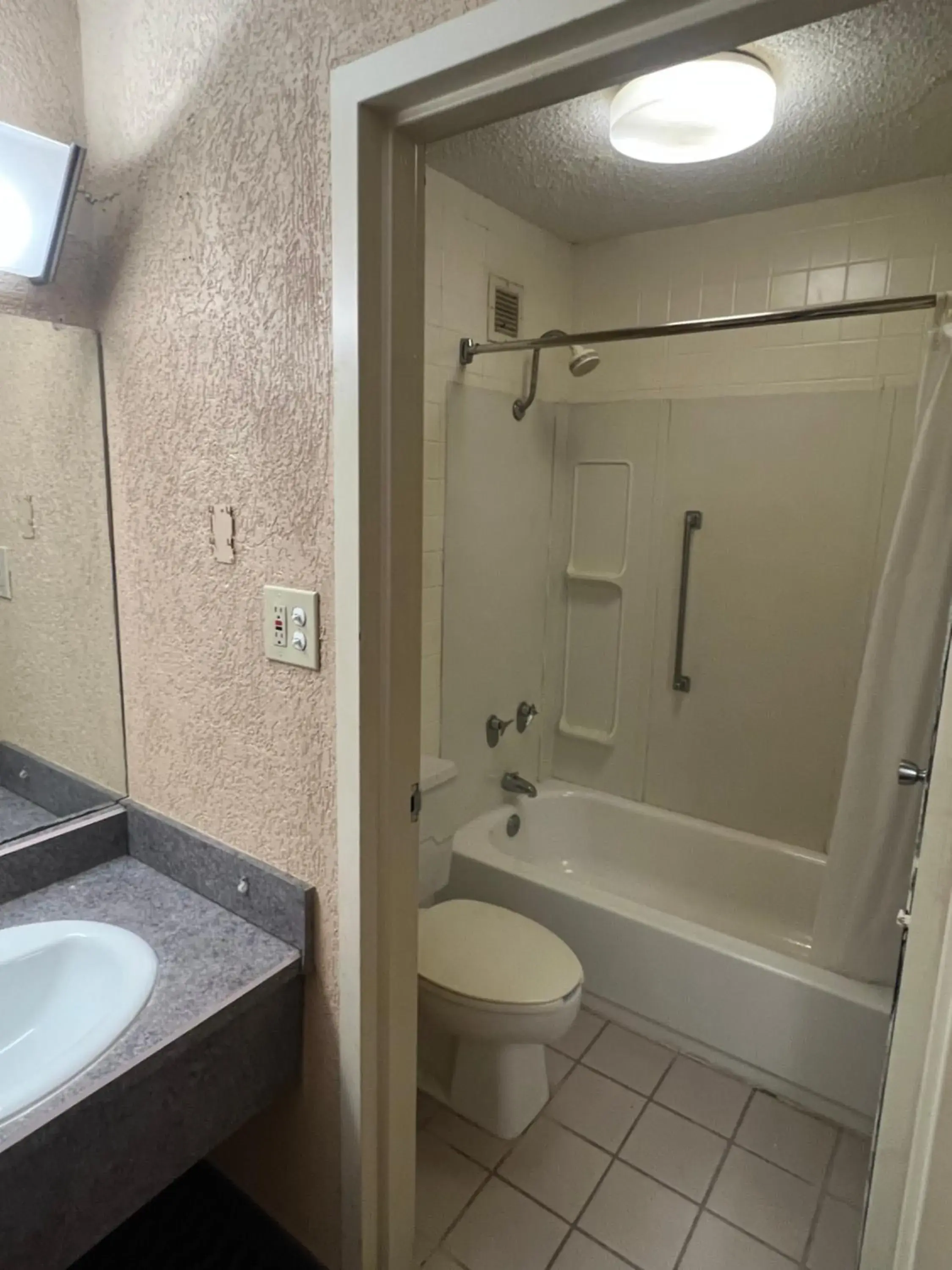 Bathroom in The Lodge Hotel and Banquets