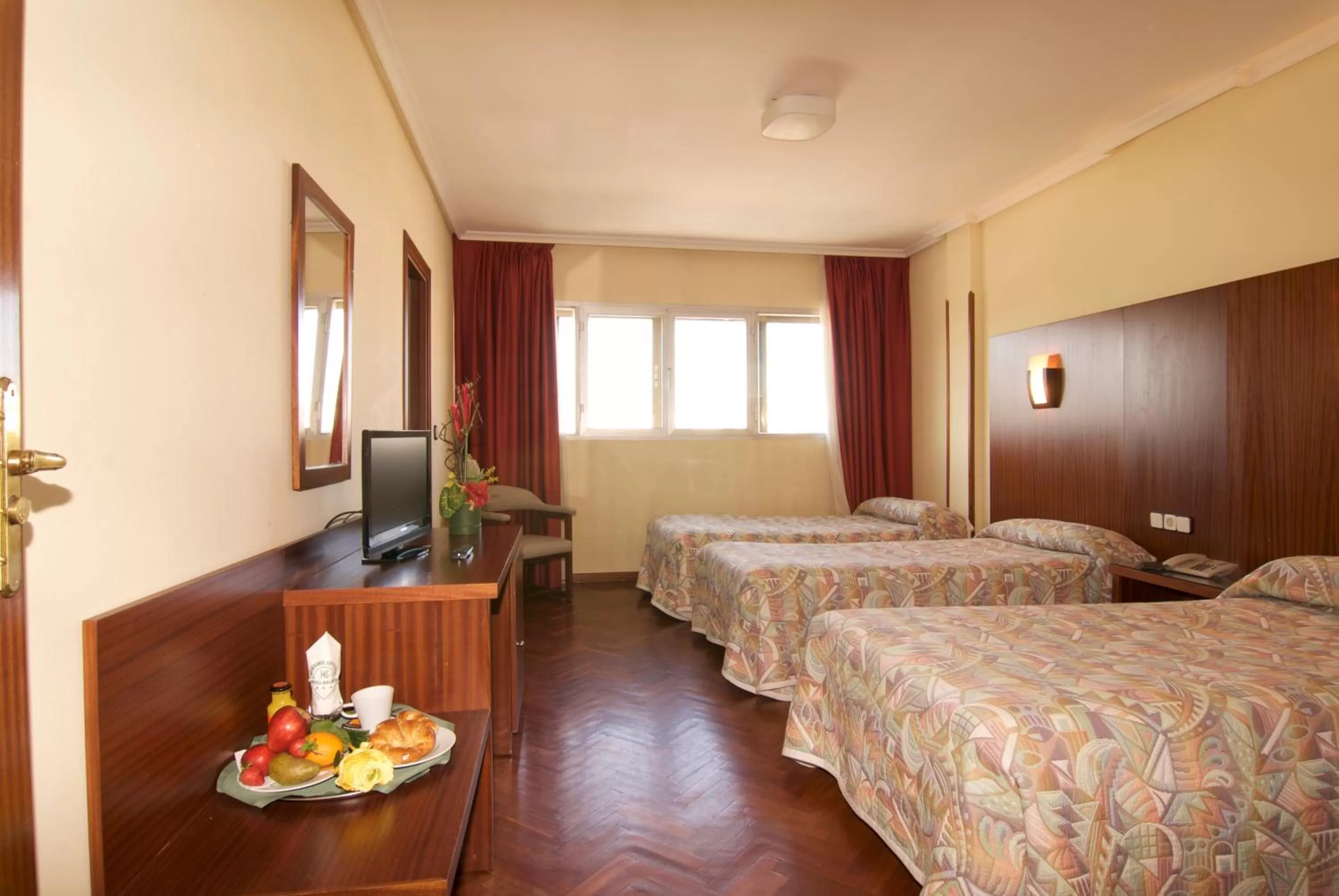 Photo of the whole room, Bed in Hotel Galaico