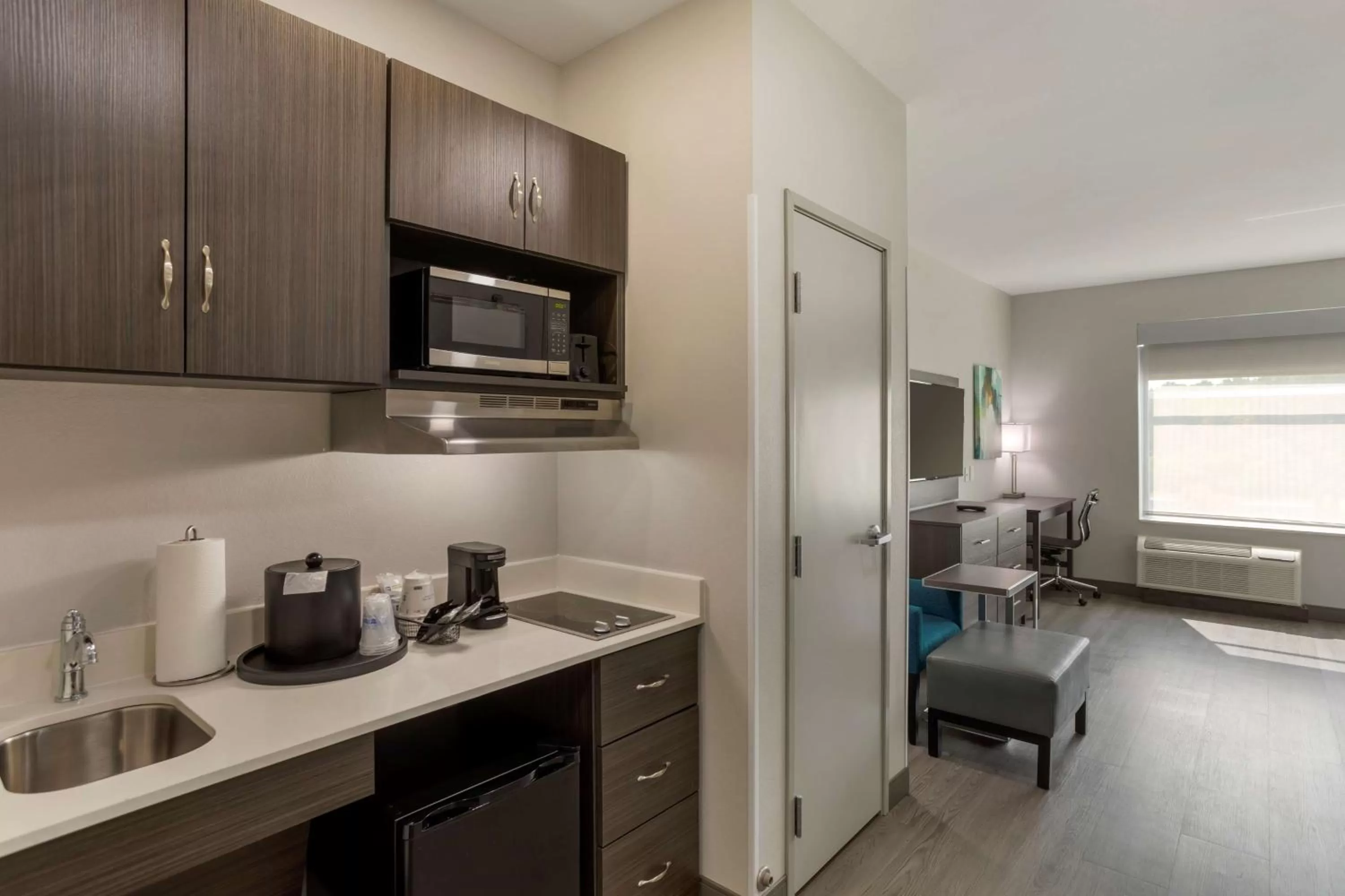 Kitchen or kitchenette in Best Western Plus Executive Residency Nashville Antioch