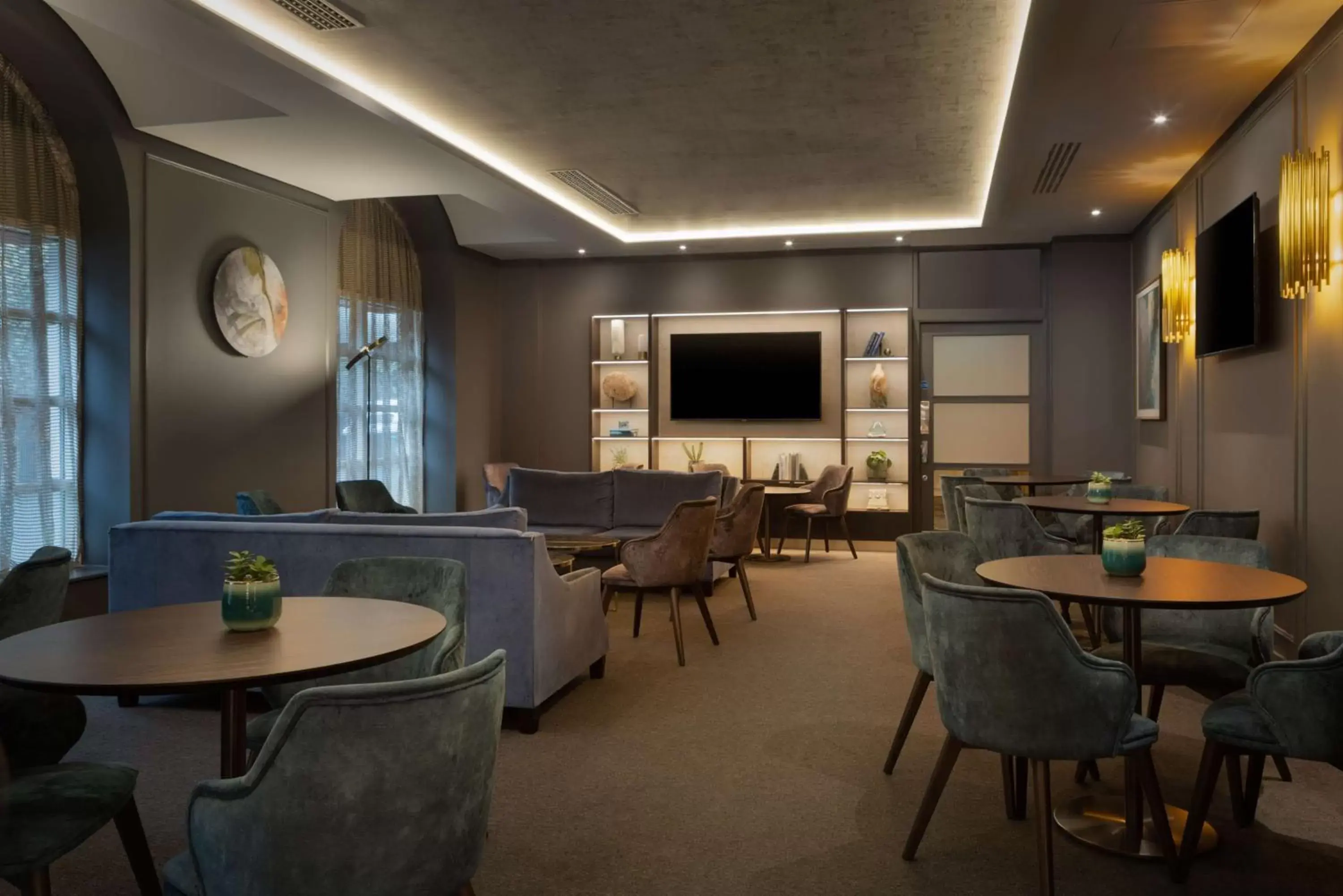 Property building in Hilton Cardiff Property building in Hilton Cardiff