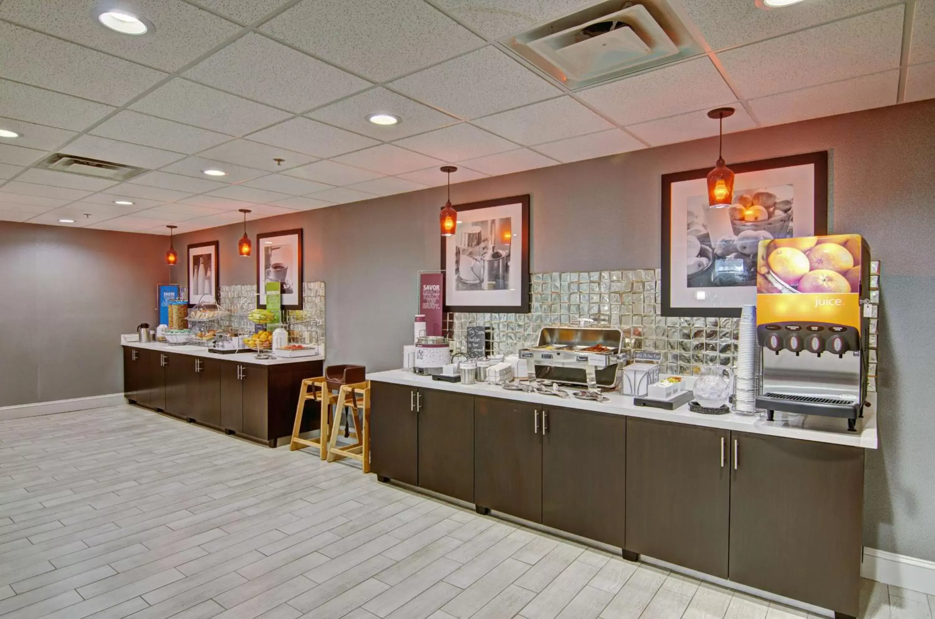 Dining area, Restaurant/Places to Eat in Hampton Inn Salem