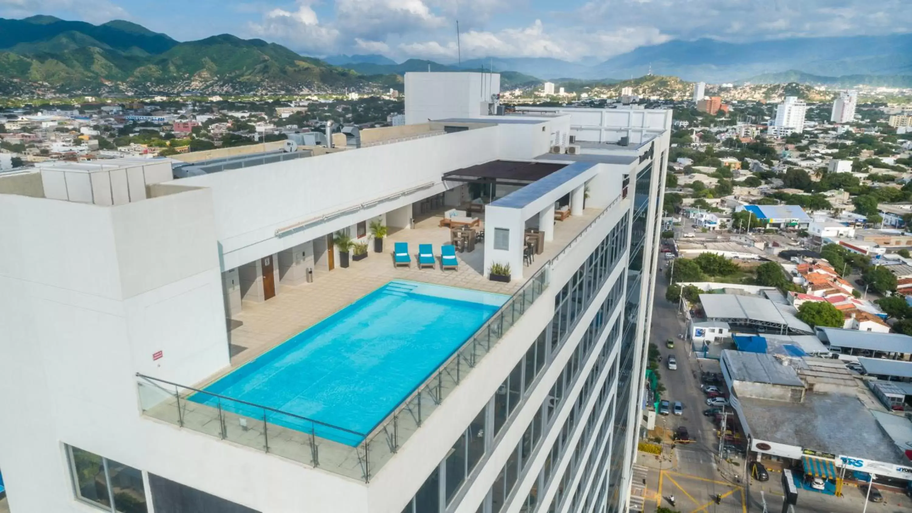 Swimming pool in Best Western Plus Santa Marta Hotel