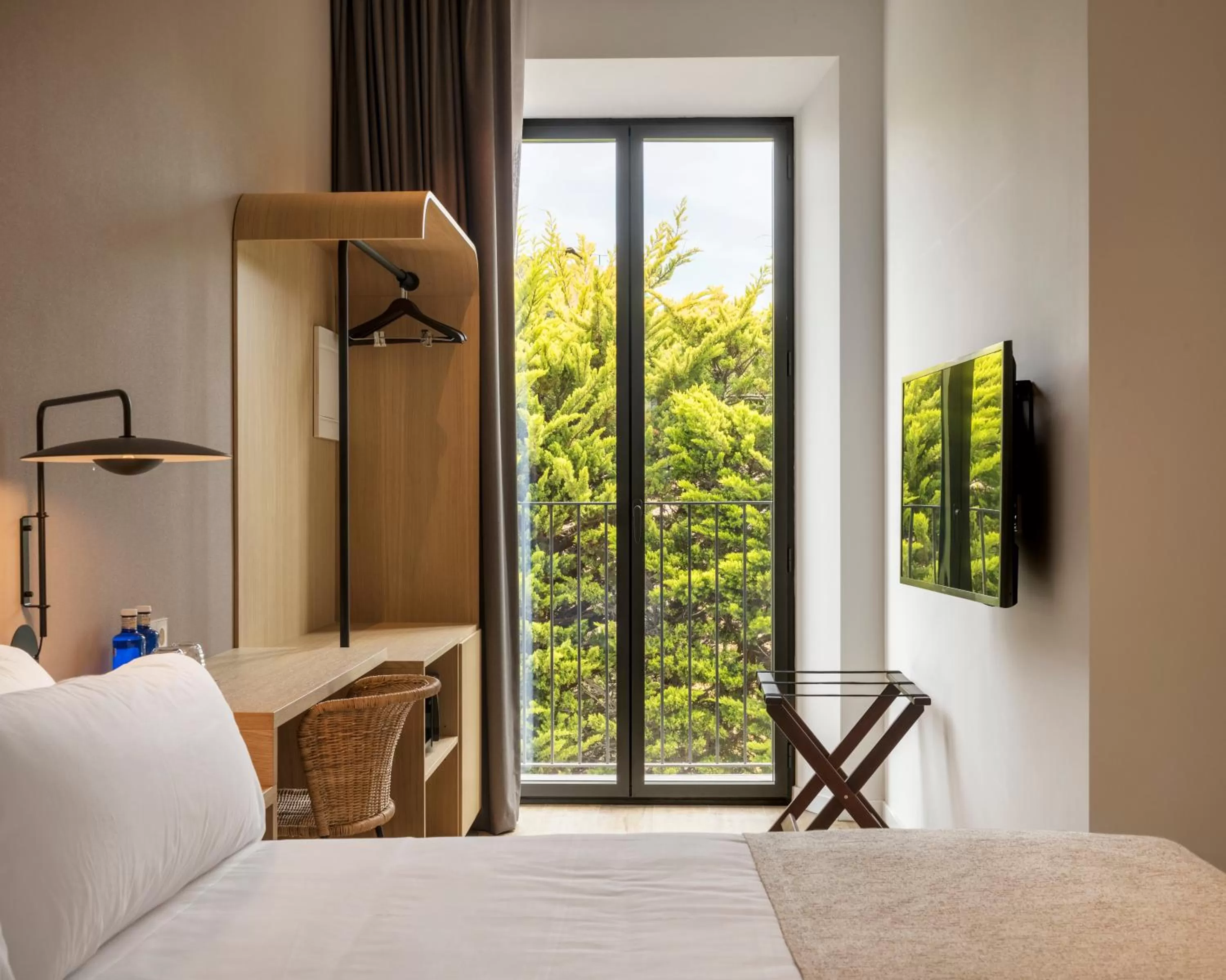 Photo of the whole room, Bed in Alta House Begur