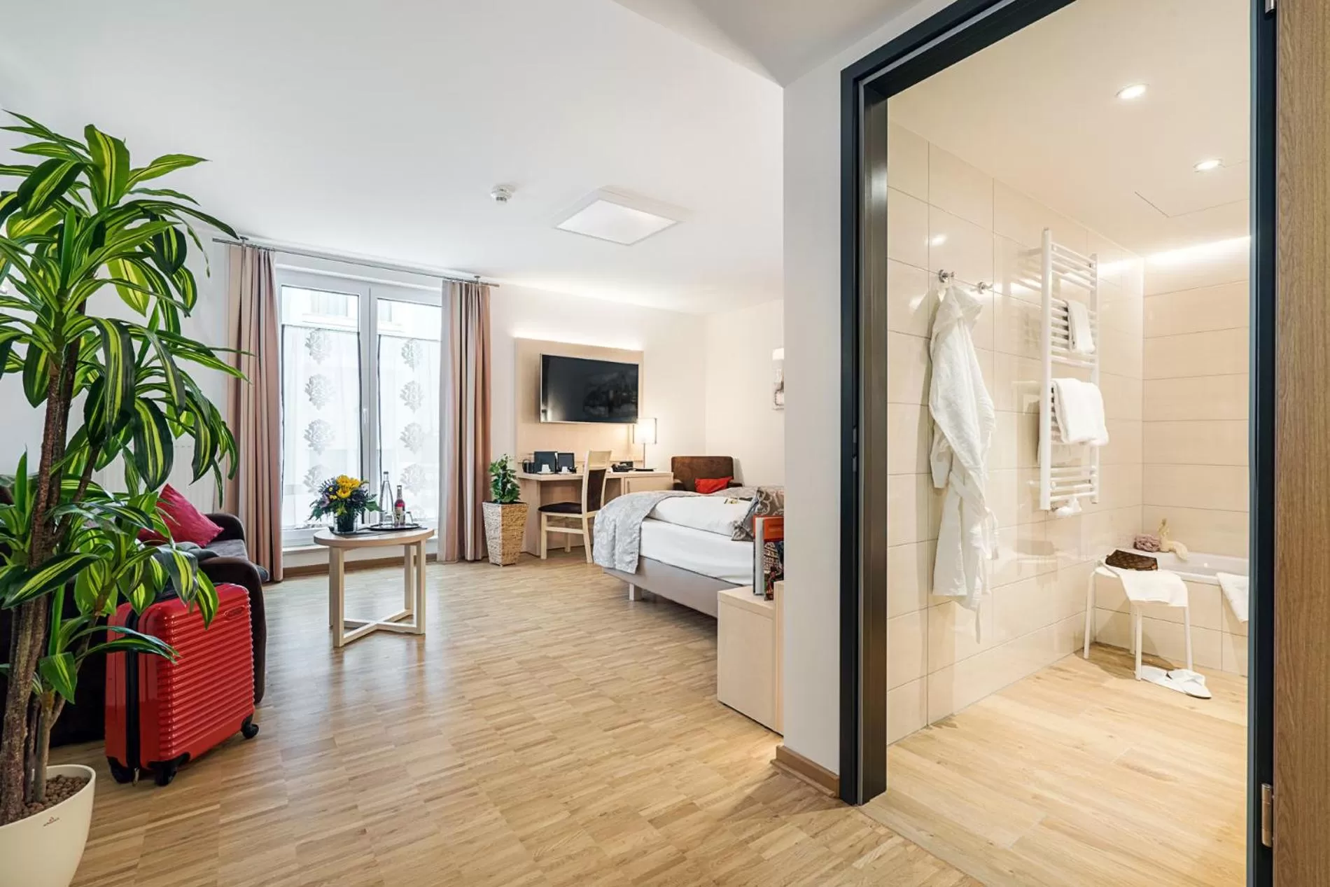 Photo of the whole room, Bed in Hotel Rappen Rothenburg ob der Tauber