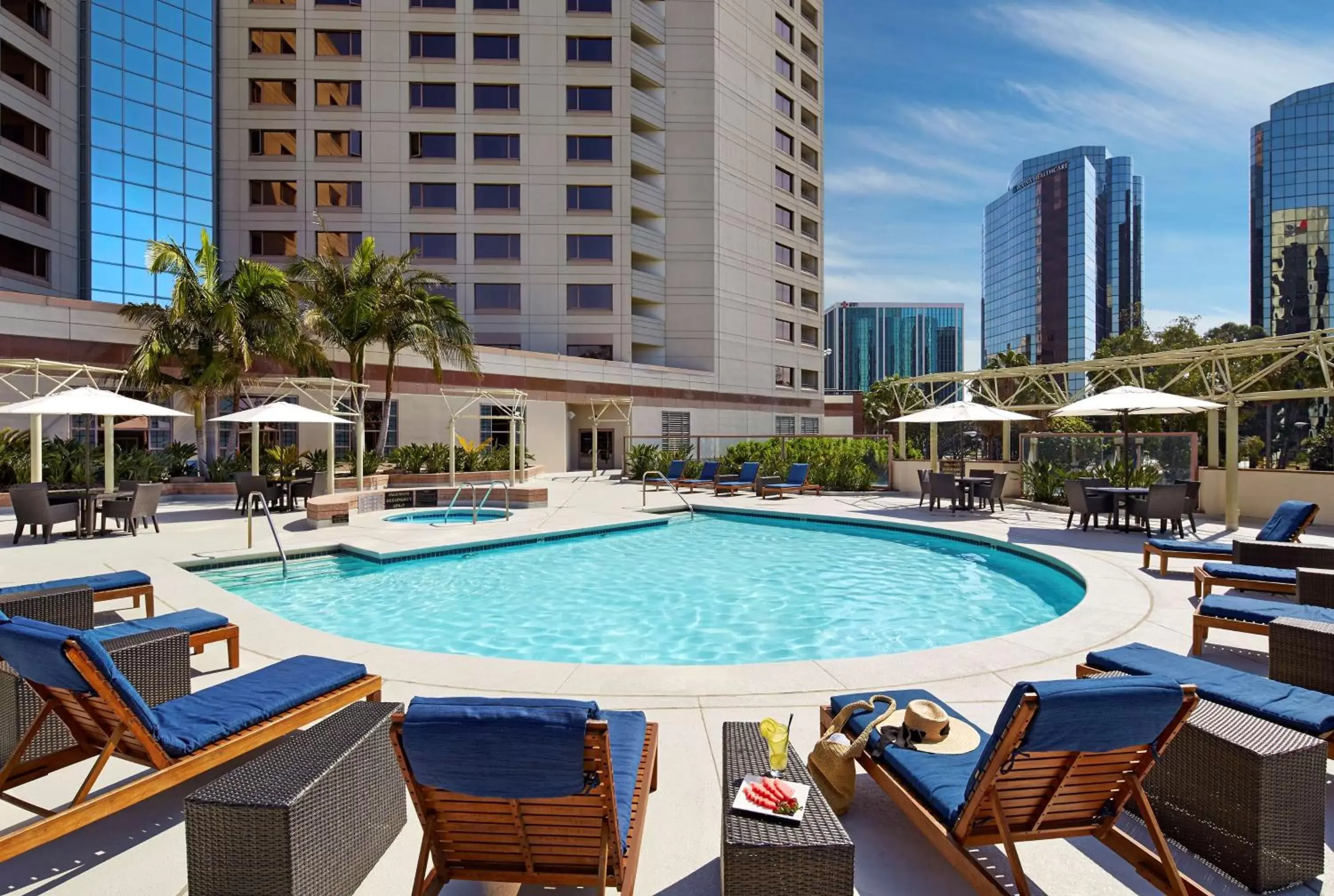 Pool view, Swimming Pool in Hilton Long Beach Hotel