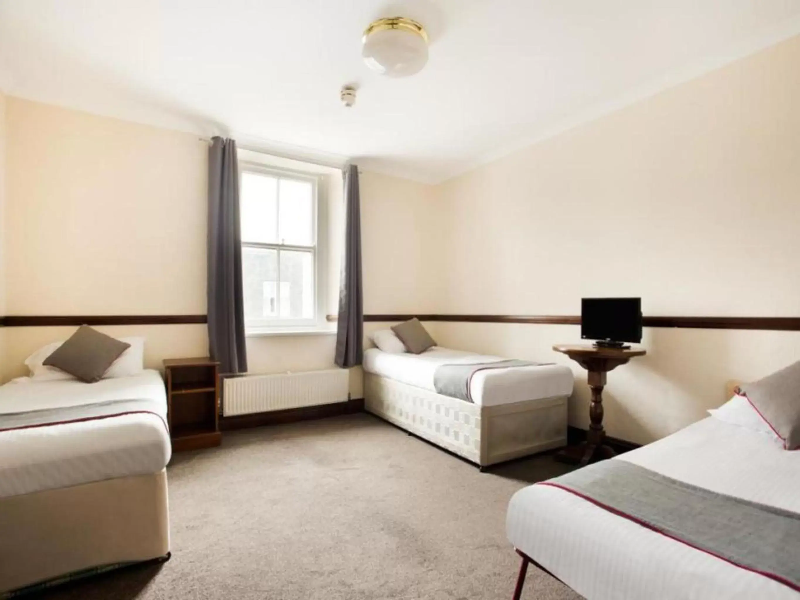 Bedroom, Bed in Brunel Inn