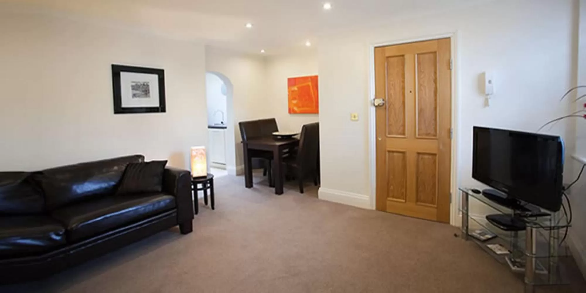 Living room, TV/Entertainment Center in Victoria Mansions Hotel Apartments