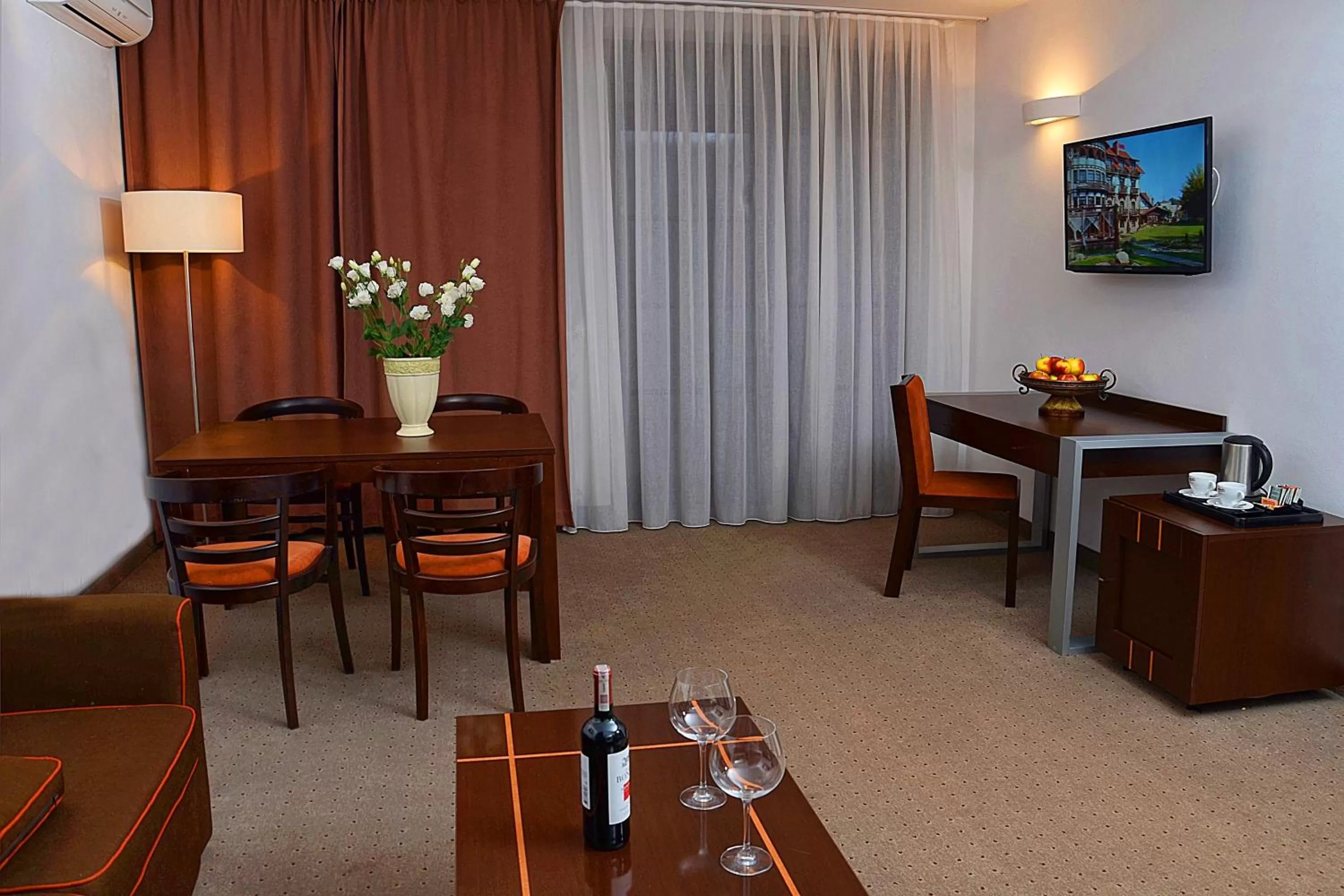 Photo of the whole room in Stary Tartak