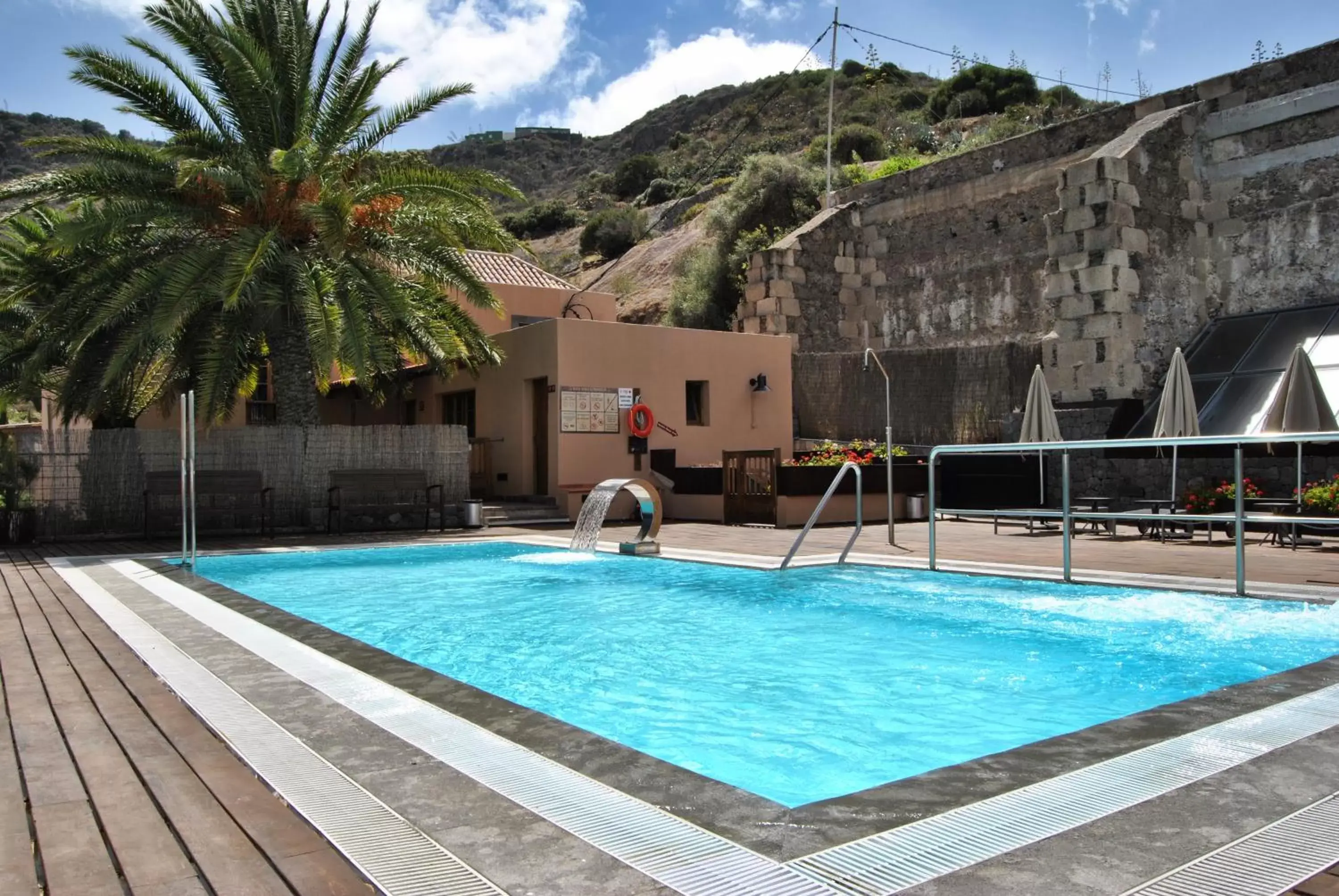 Hot Tub, Swimming Pool in Hotel Rural El Mondalón