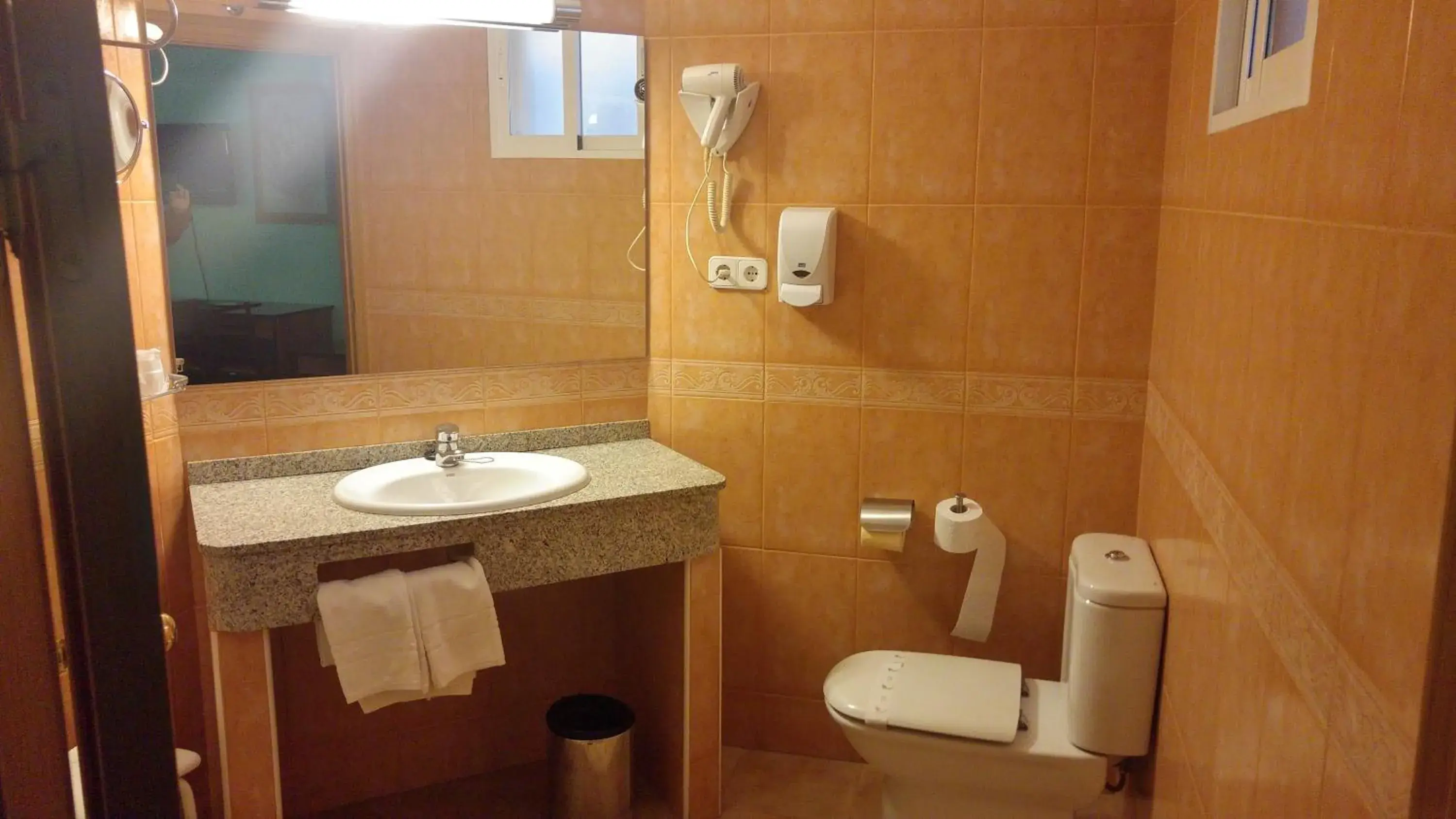 Toilet, Bathroom in Hotel Cabañas