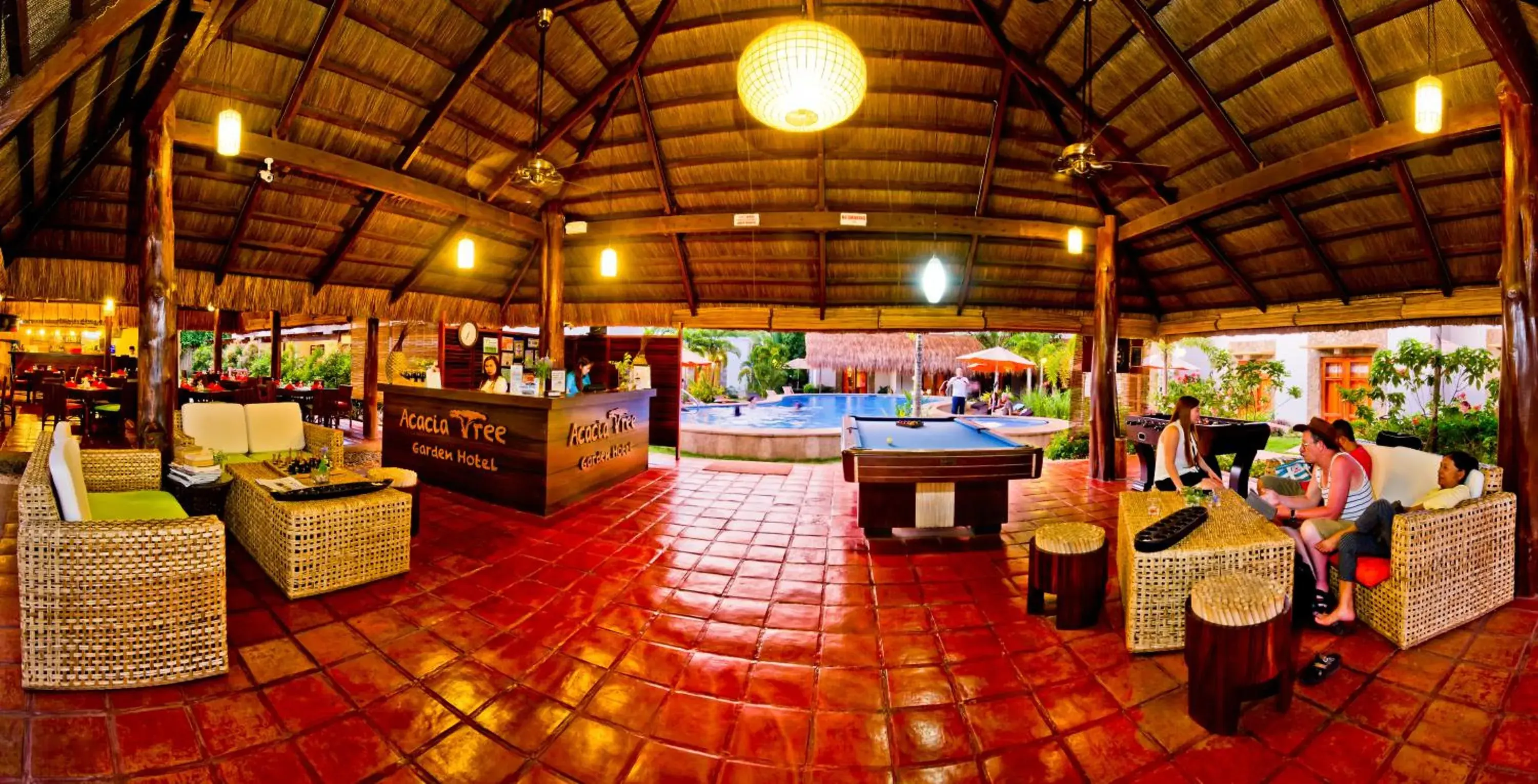 Lounge or bar, Restaurant/Places to Eat in Acacia Tree Garden Hotel