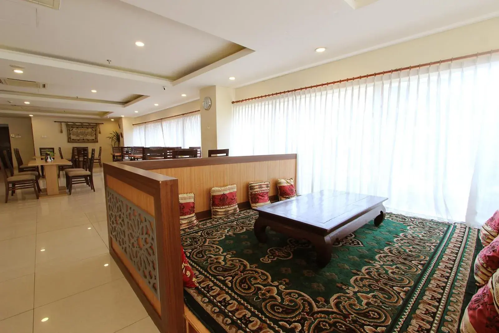 Restaurant/places to eat in Namira Syariah Hotel Surabaya