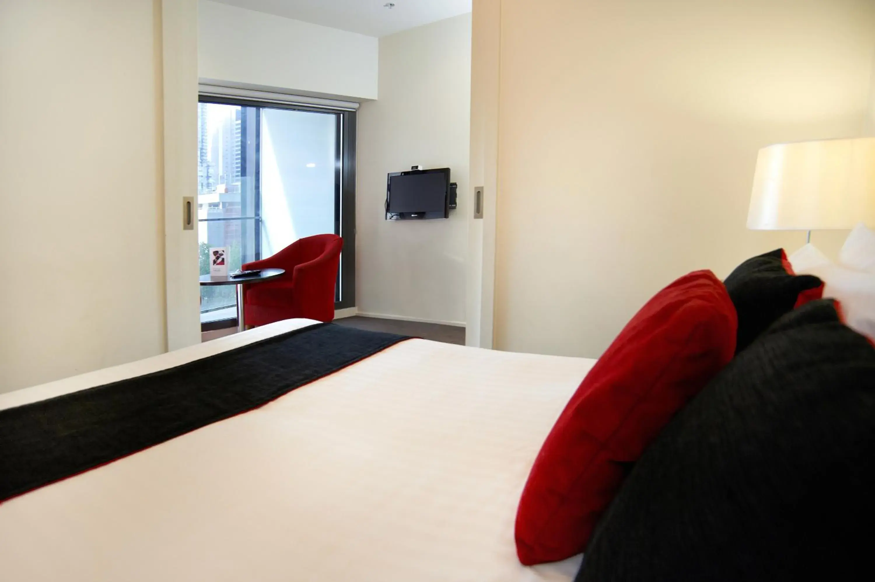 Bedroom, Bed in City Edge on Elizabeth Apartment Hotel