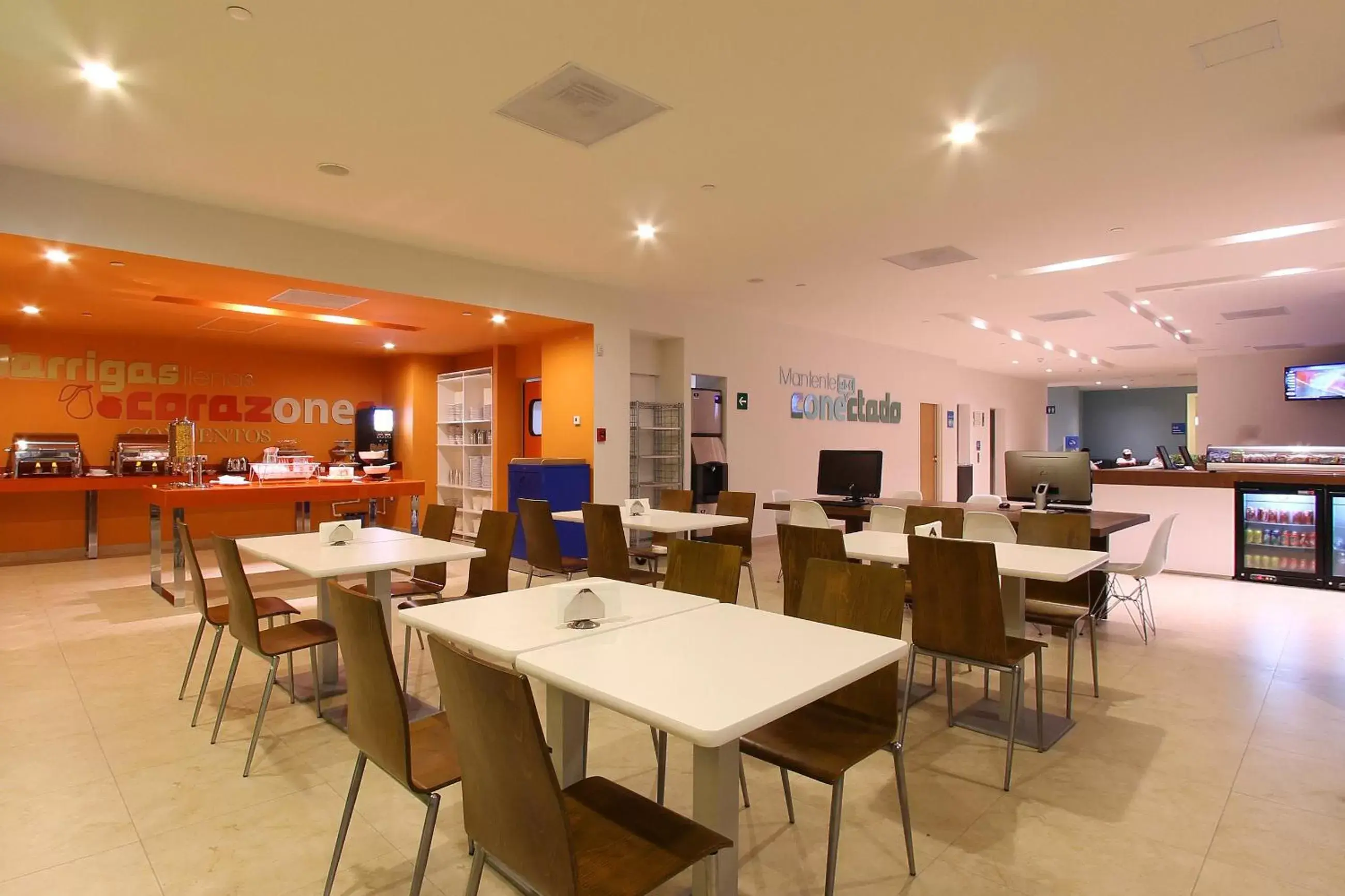 Lobby or reception, Restaurant/Places to Eat in One Puerto Vallarta Aeropuerto