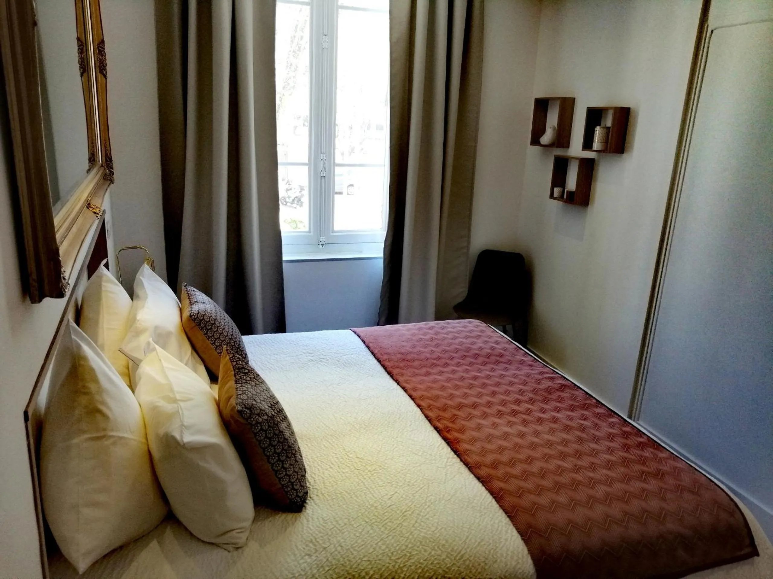 Bedroom, Bed in La Maison Grivolas Appartements et Maison d'hôtes