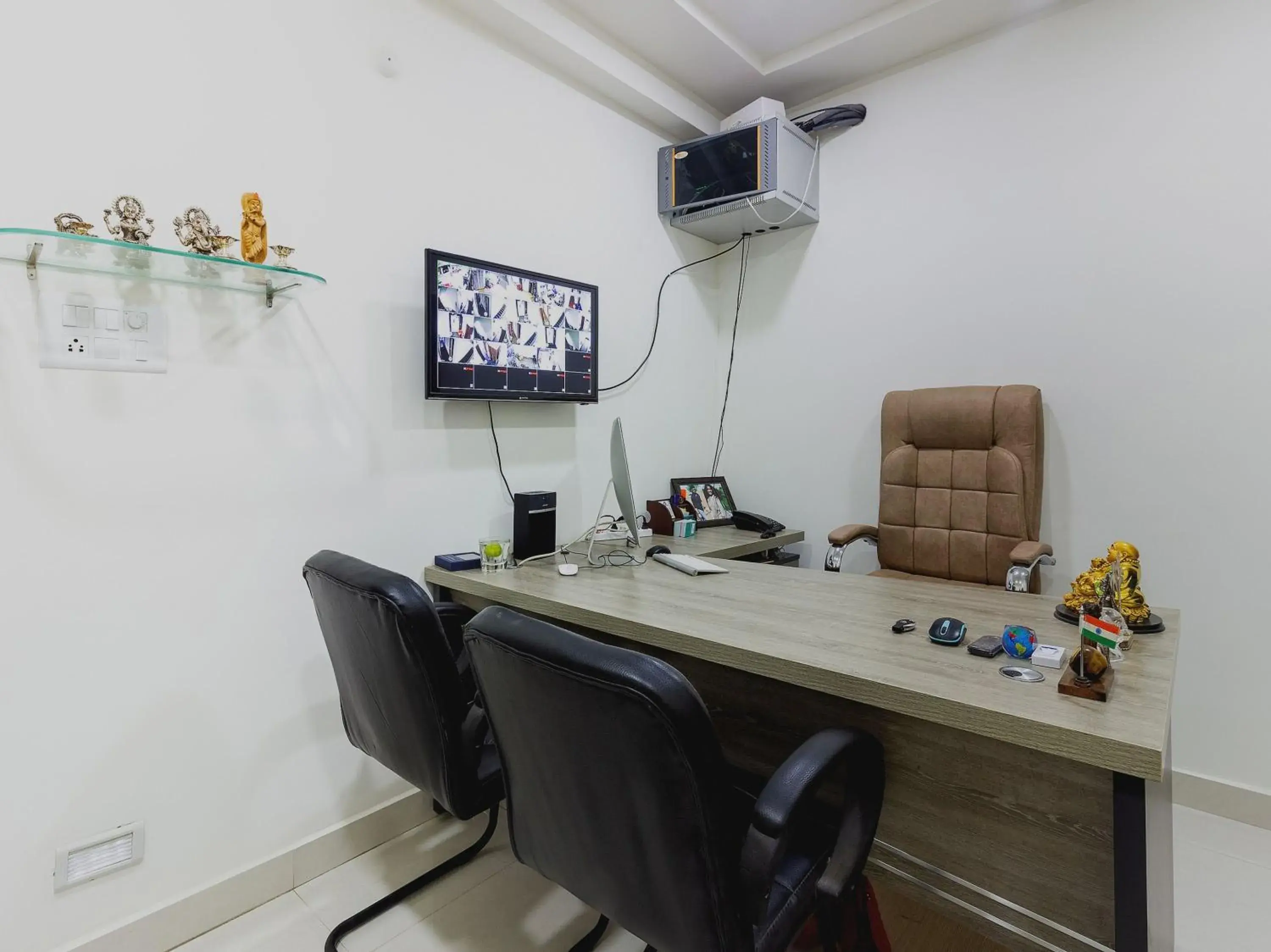 Lobby or reception, TV/Entertainment Center in OYO Qualia Inn Kondapur Near Botanical Garden