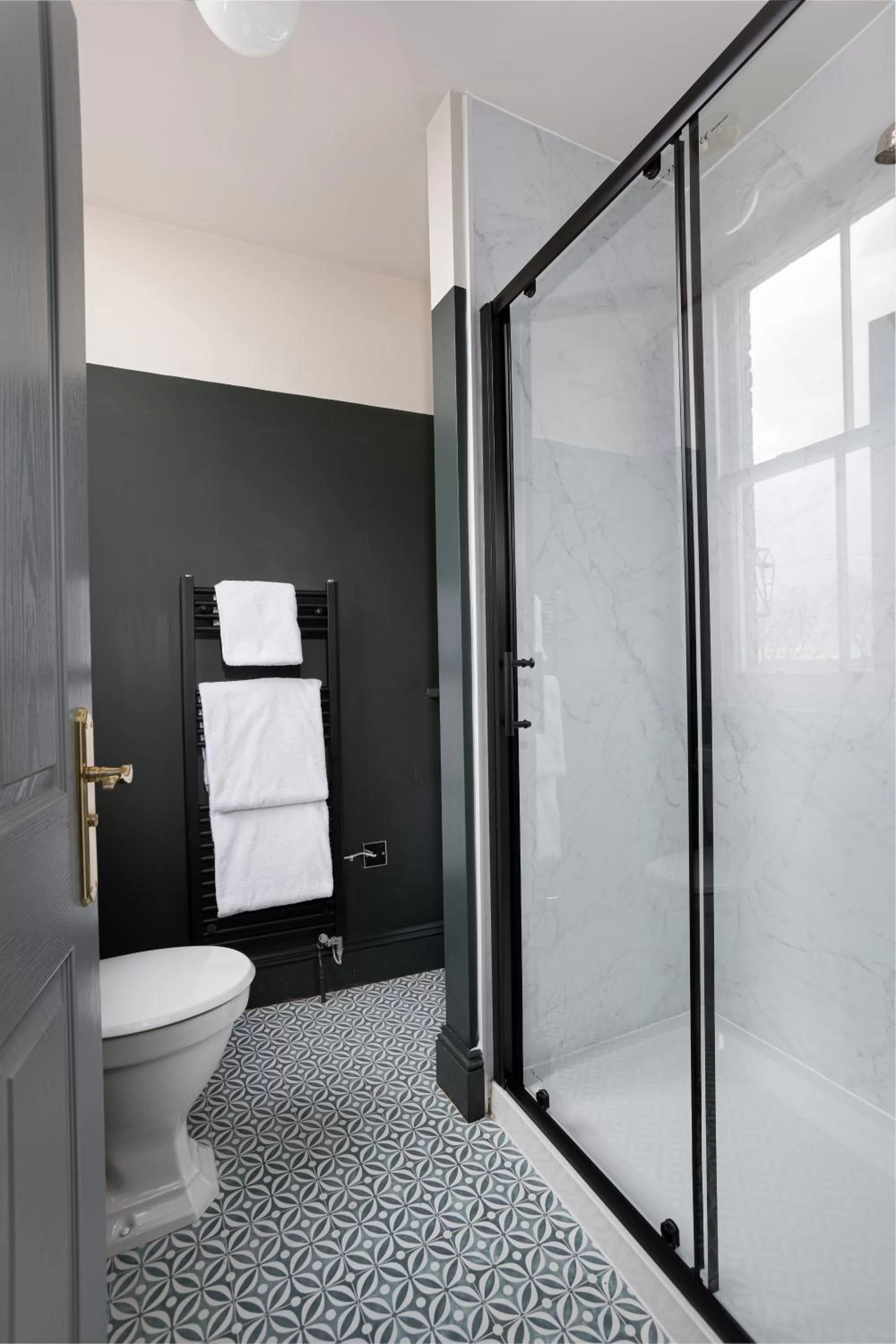 Bathroom in Swan & Railway Hotel Wigan