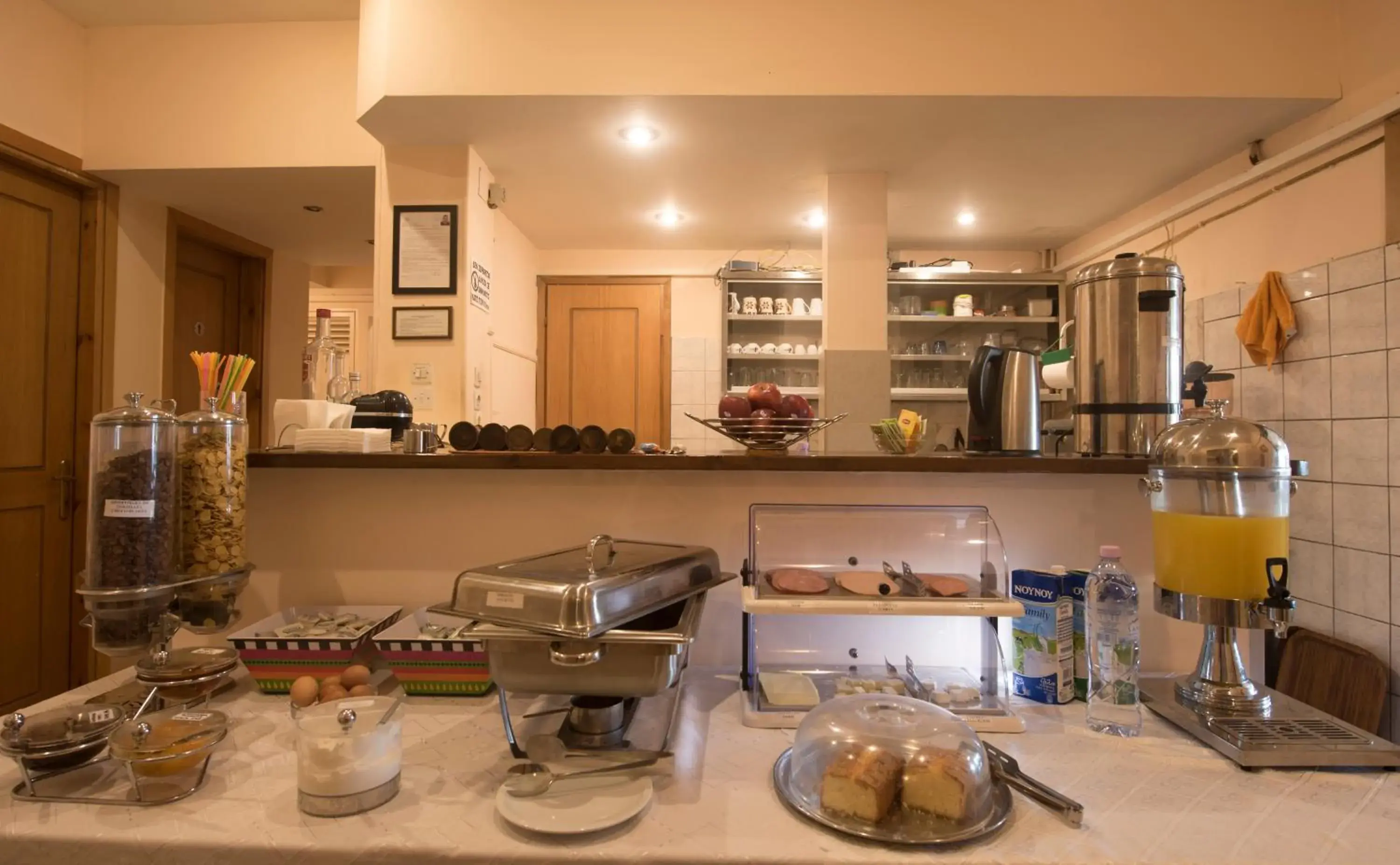 Continental breakfast, Kitchen/Kitchenette in Filoxenia Hotel