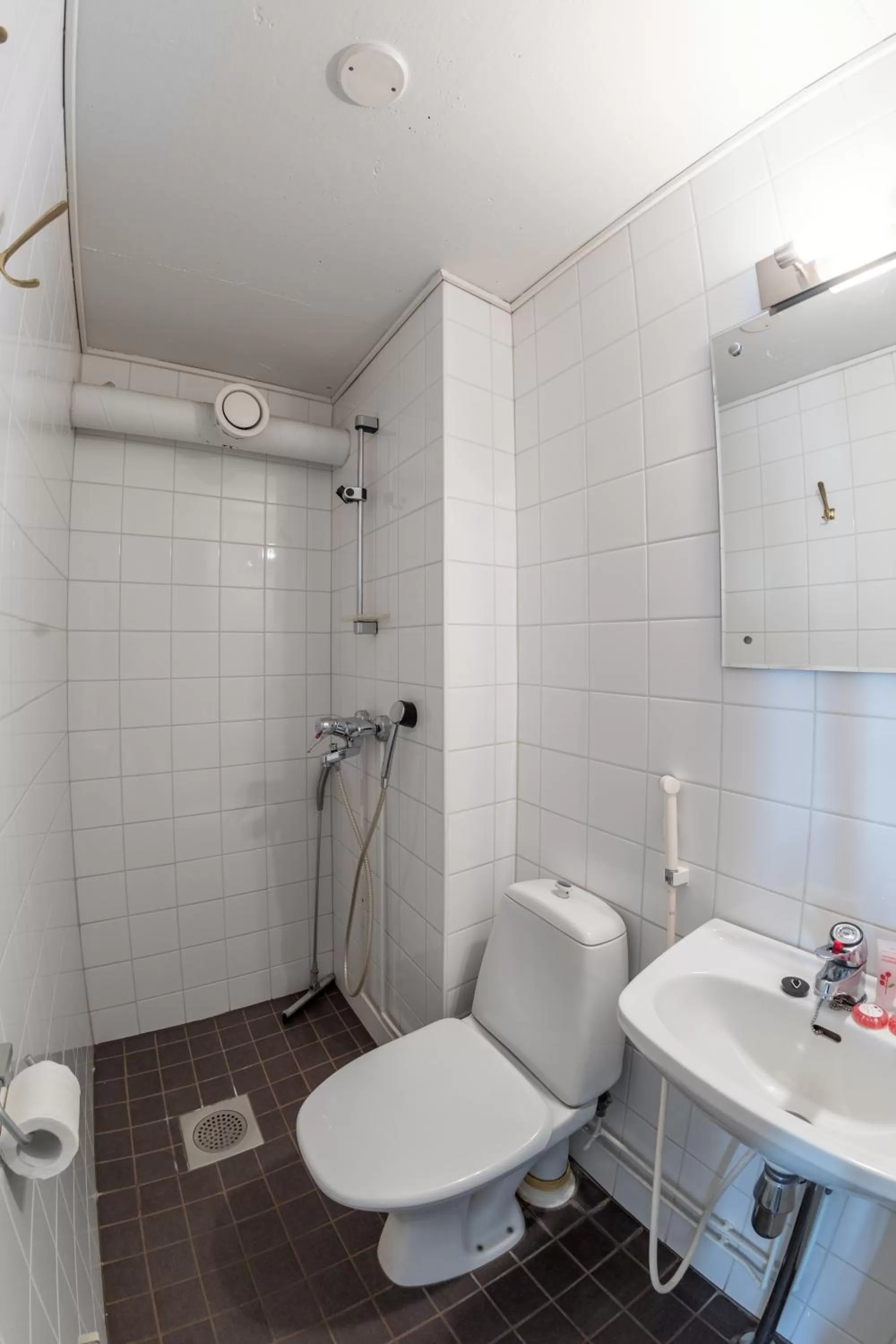 Shower in Hotelli Uninen Tampere