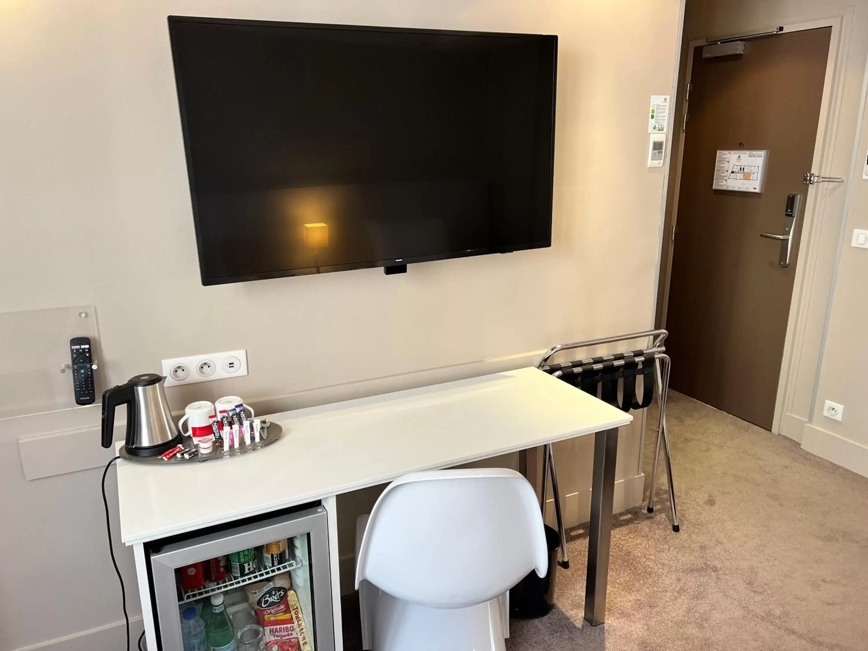 TV and multimedia, TV/Entertainment Center in Holiday Inn Paris-Auteuil, an IHG Hotel
