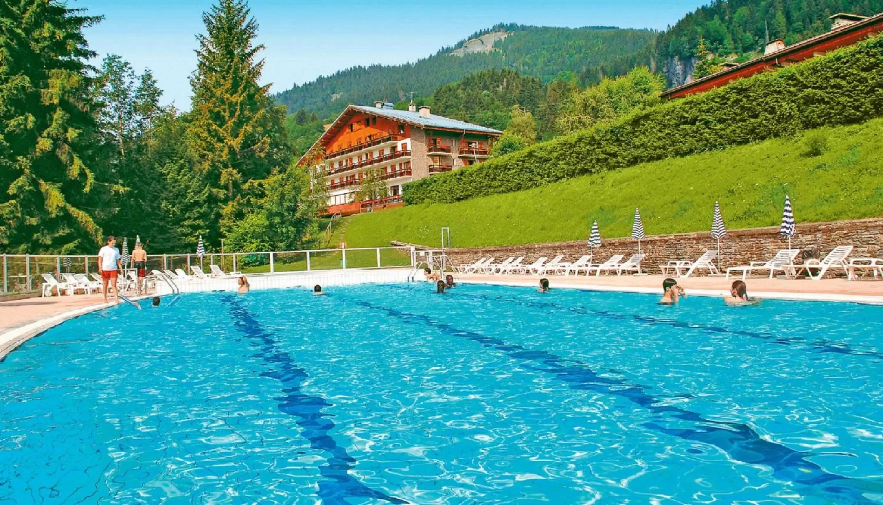 Swimming Pool in Hôtel Vacances Bleues Les Chalets du Prariand