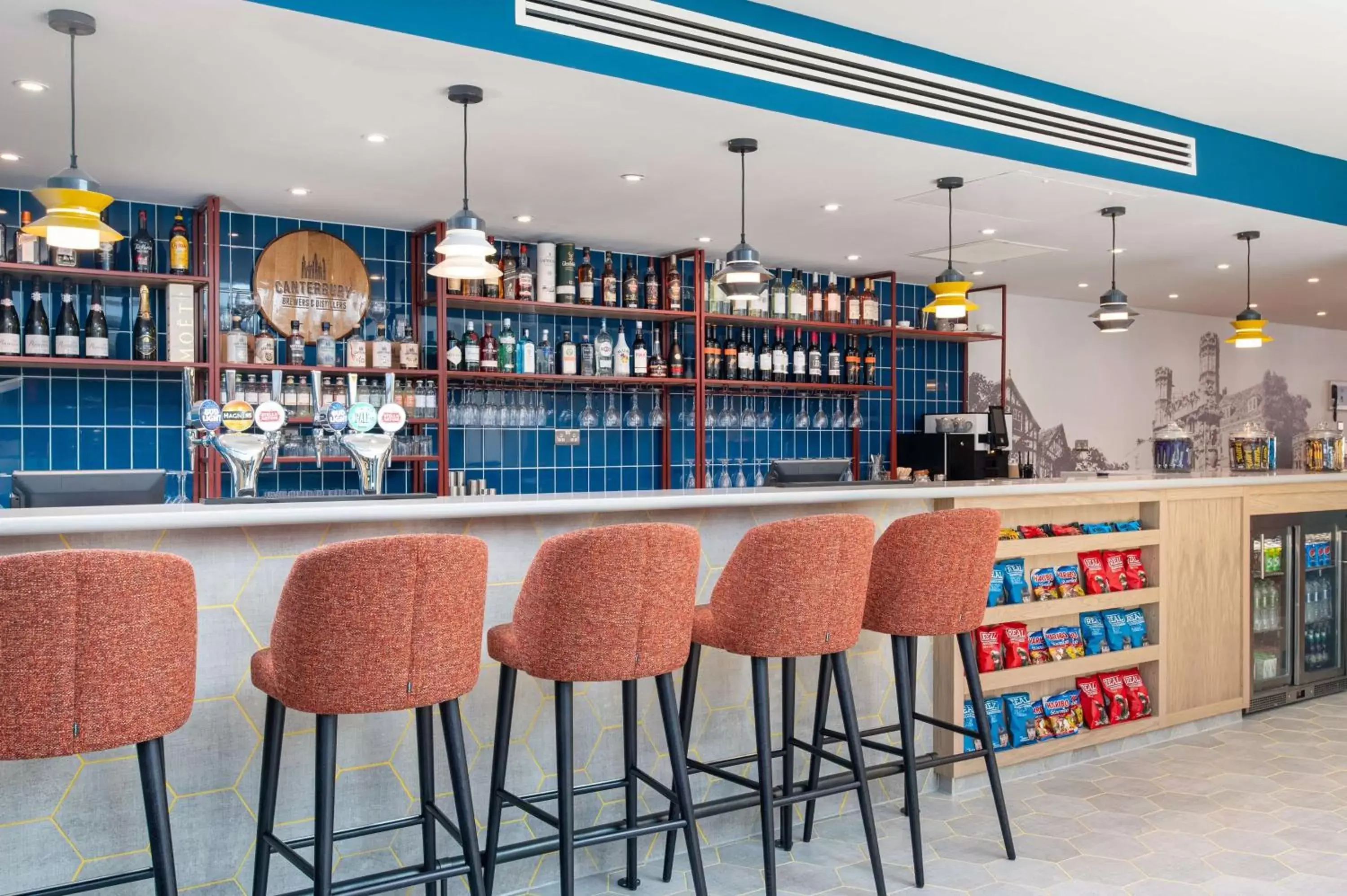 Lounge or bar, Lounge/Bar in Hampton by Hilton Canterbury