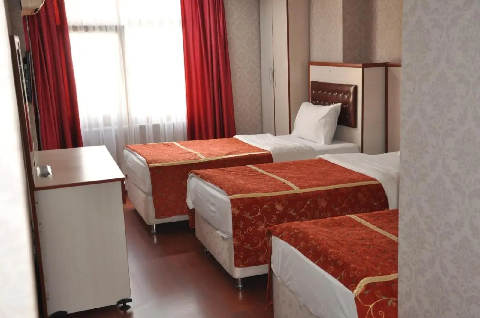 Bedroom, Bed in Tayhan Hotel