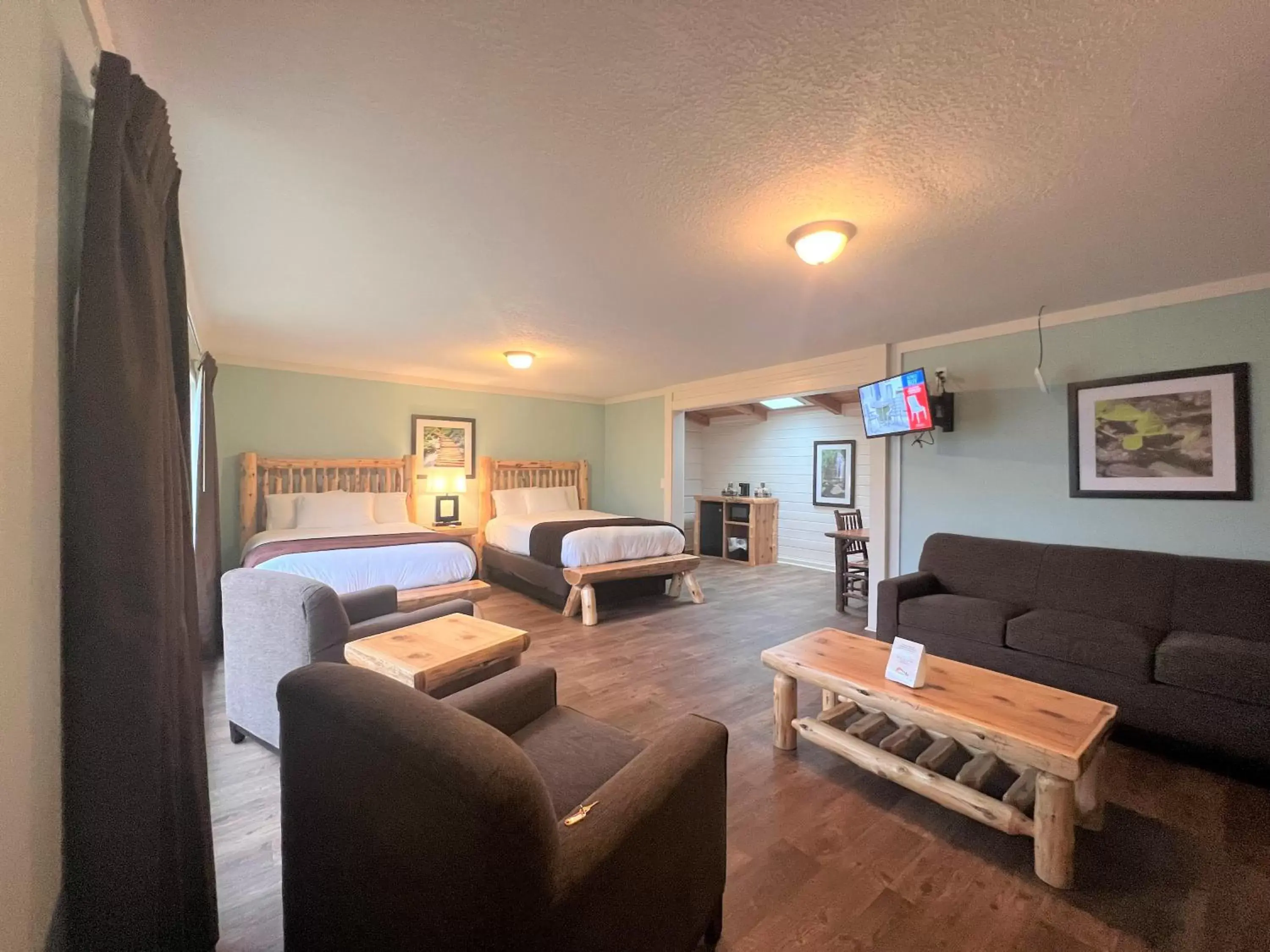 Photo of the whole room, Seating Area in Mountain Top Inn and Resort