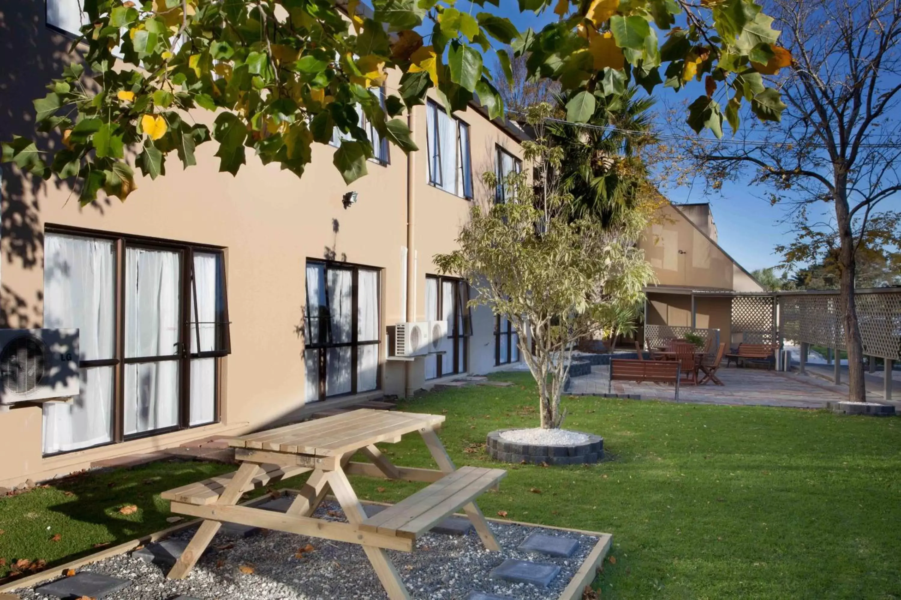 Facade/entrance in Auckland Airport Kiwi Hotel Facade/entrance in Auckland Airport Kiwi Hotel