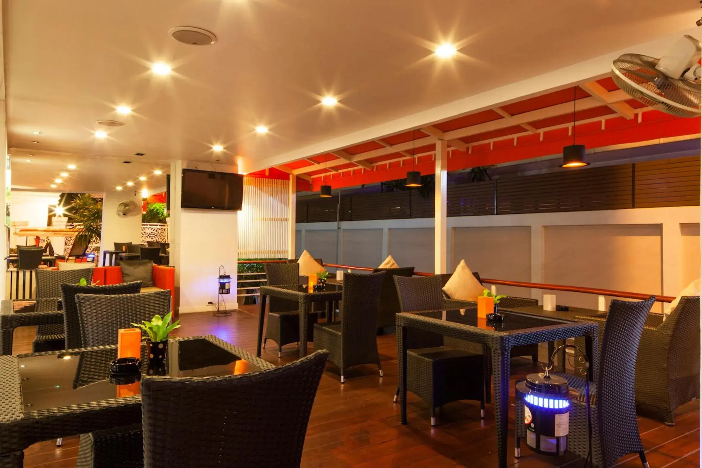Restaurant/Places to Eat in Hotel Solo, Sukhumvit 2, Bangkok - SHA Extra Plus
