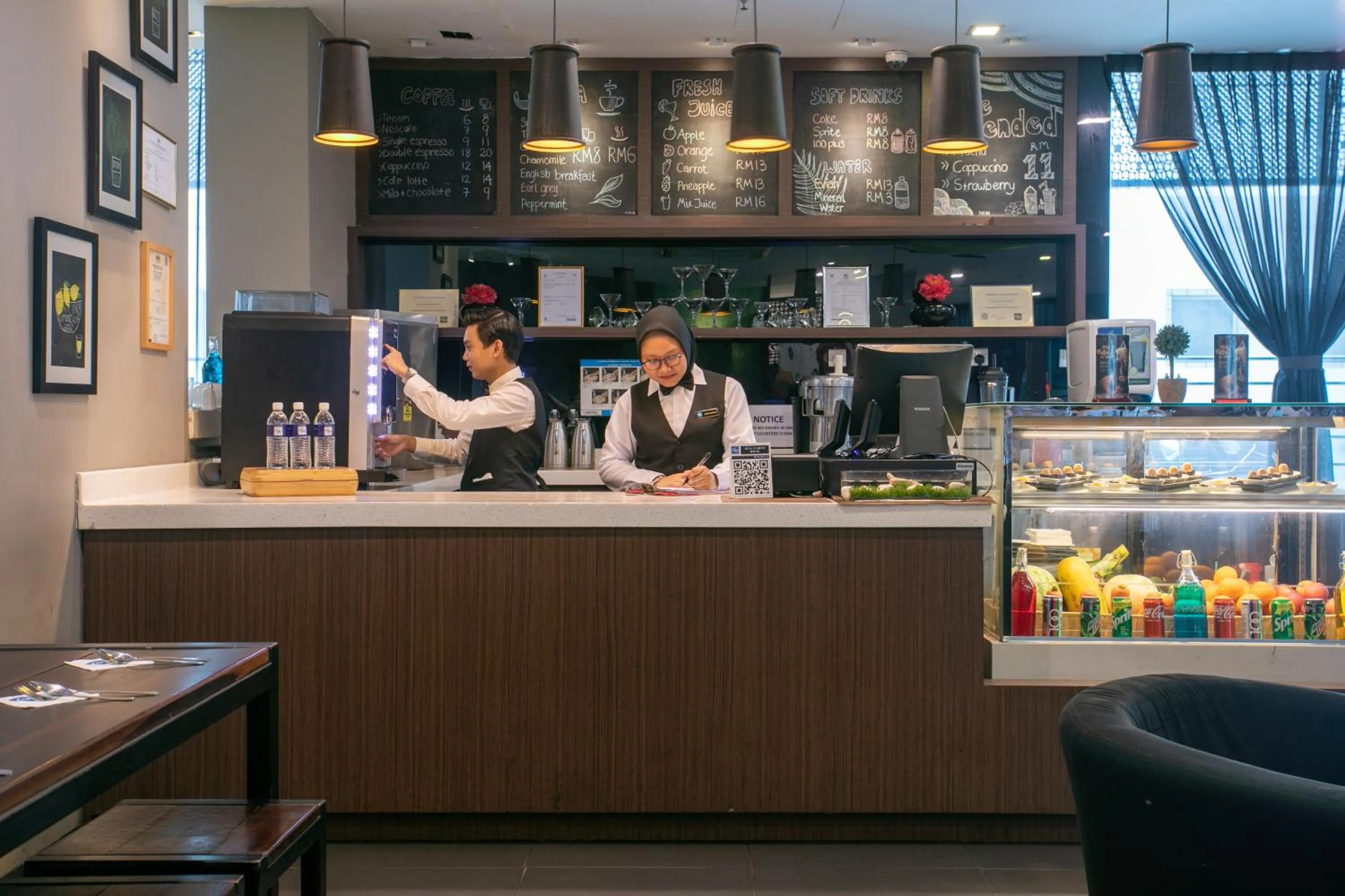 Restaurant/places to eat in Sky Hotel