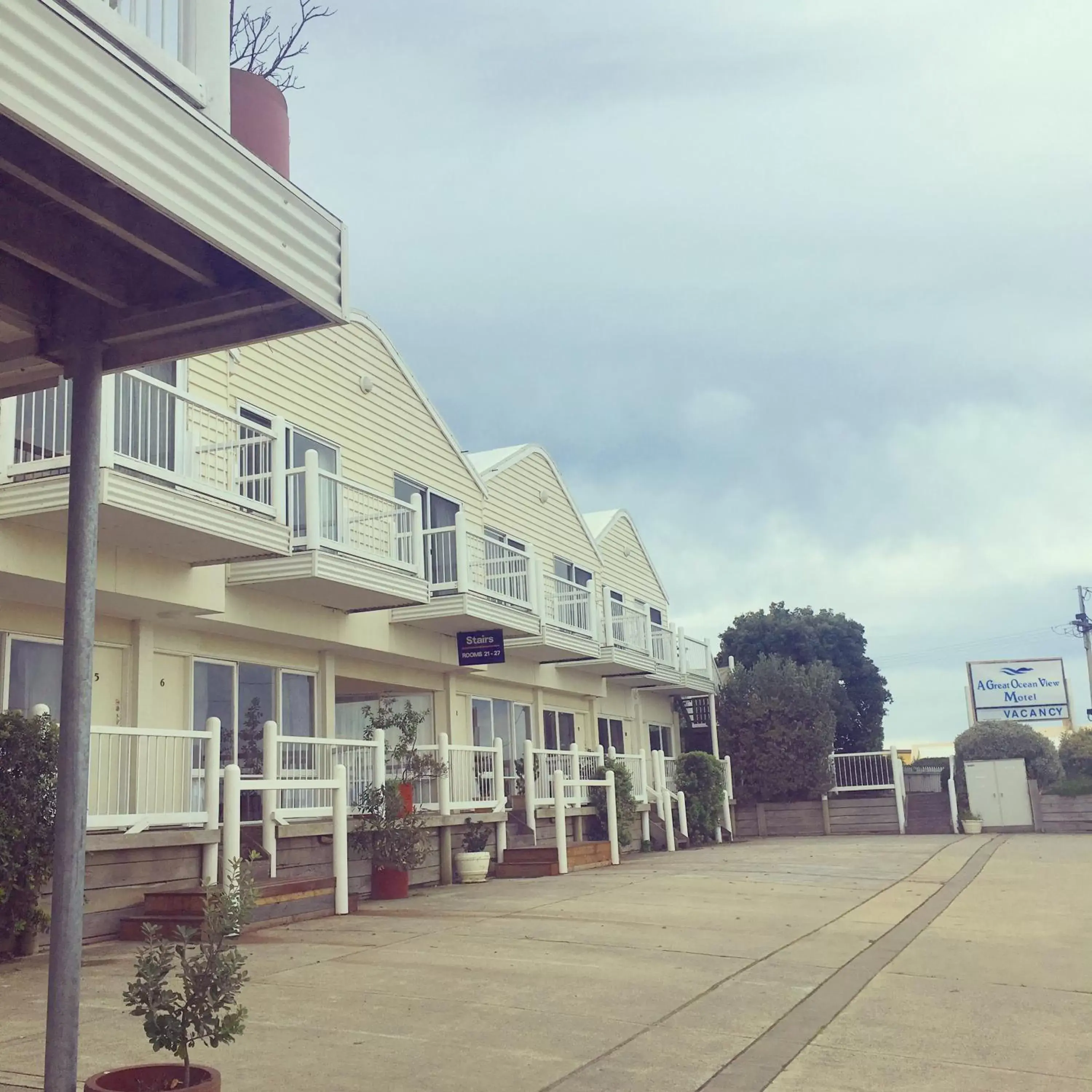 Property Building in A Great Ocean View Motel