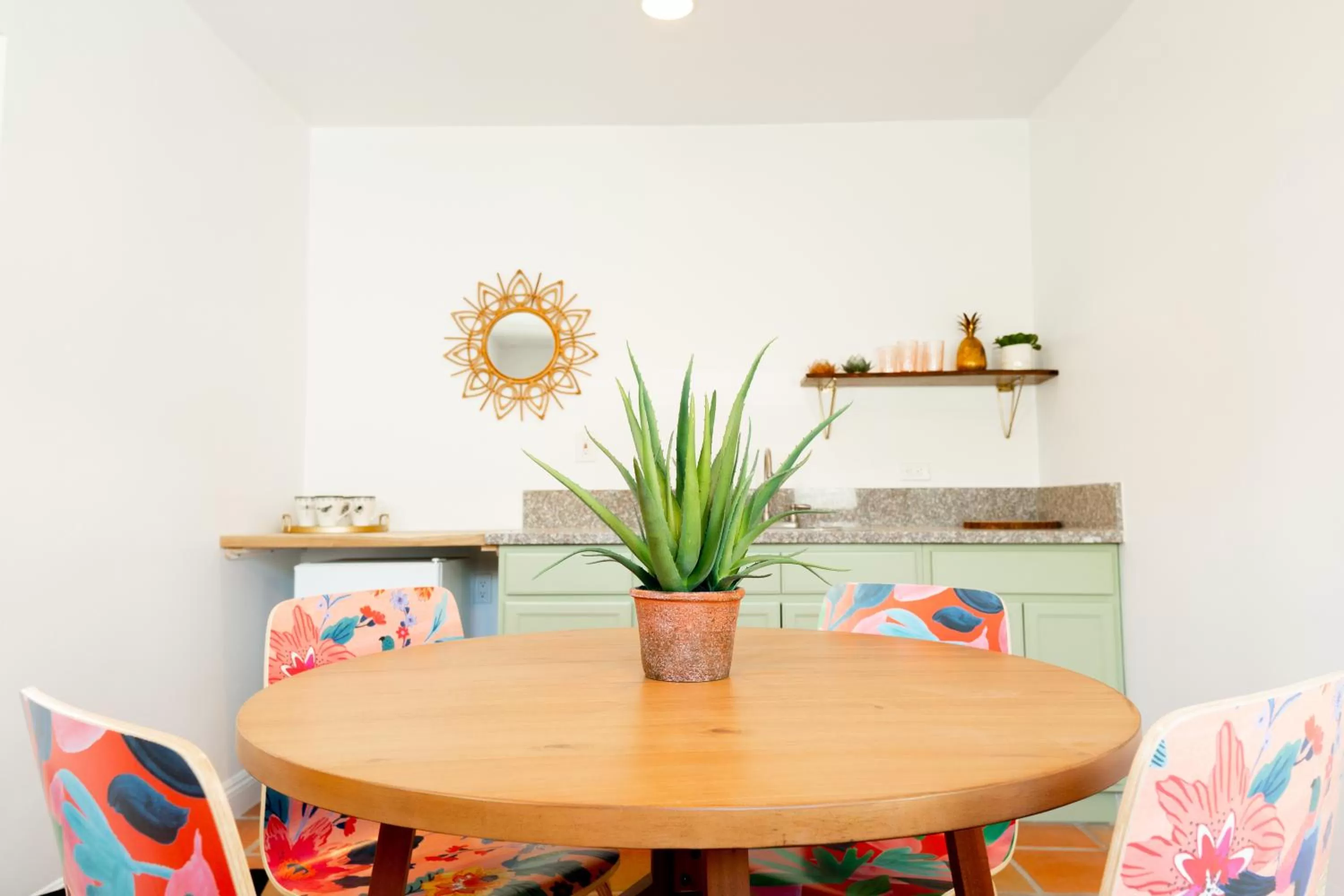 Dining area in Fleur Noire Hotel - 21 and Over