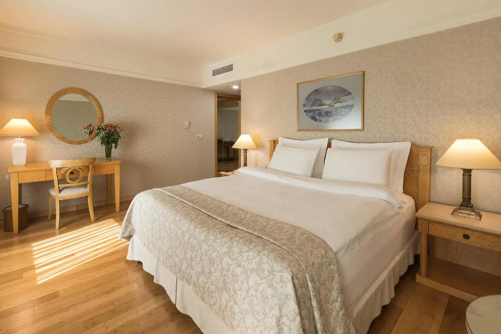 Bed in Zorlu Grand Hotel Trabzon