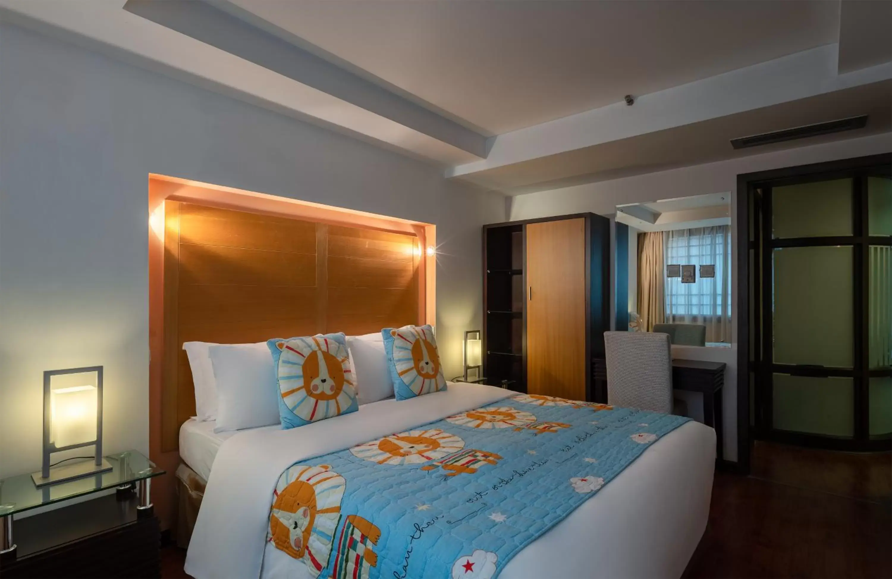 Bedroom, Bed in Chengdu Tianfu Sunshine Hotel