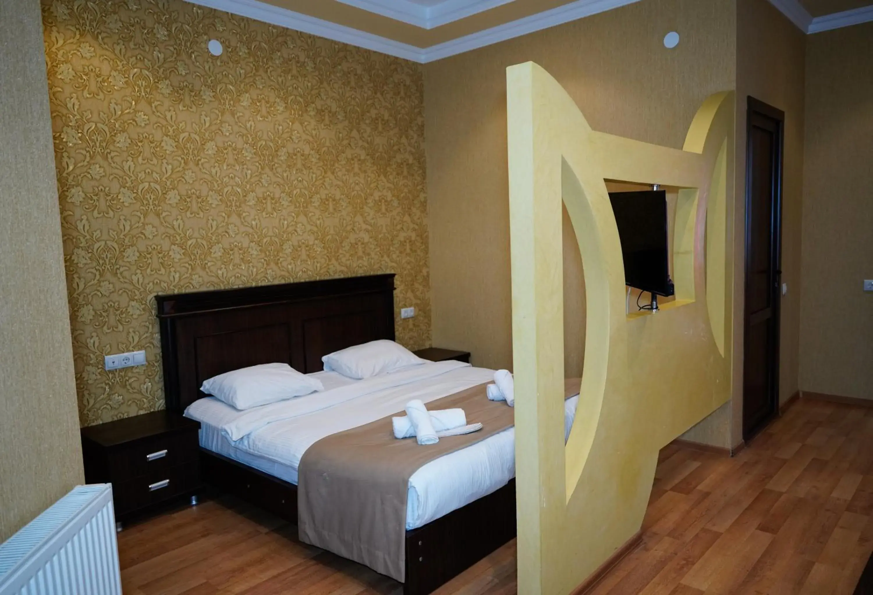 Bed in Hotel Monopoli Kutaisi