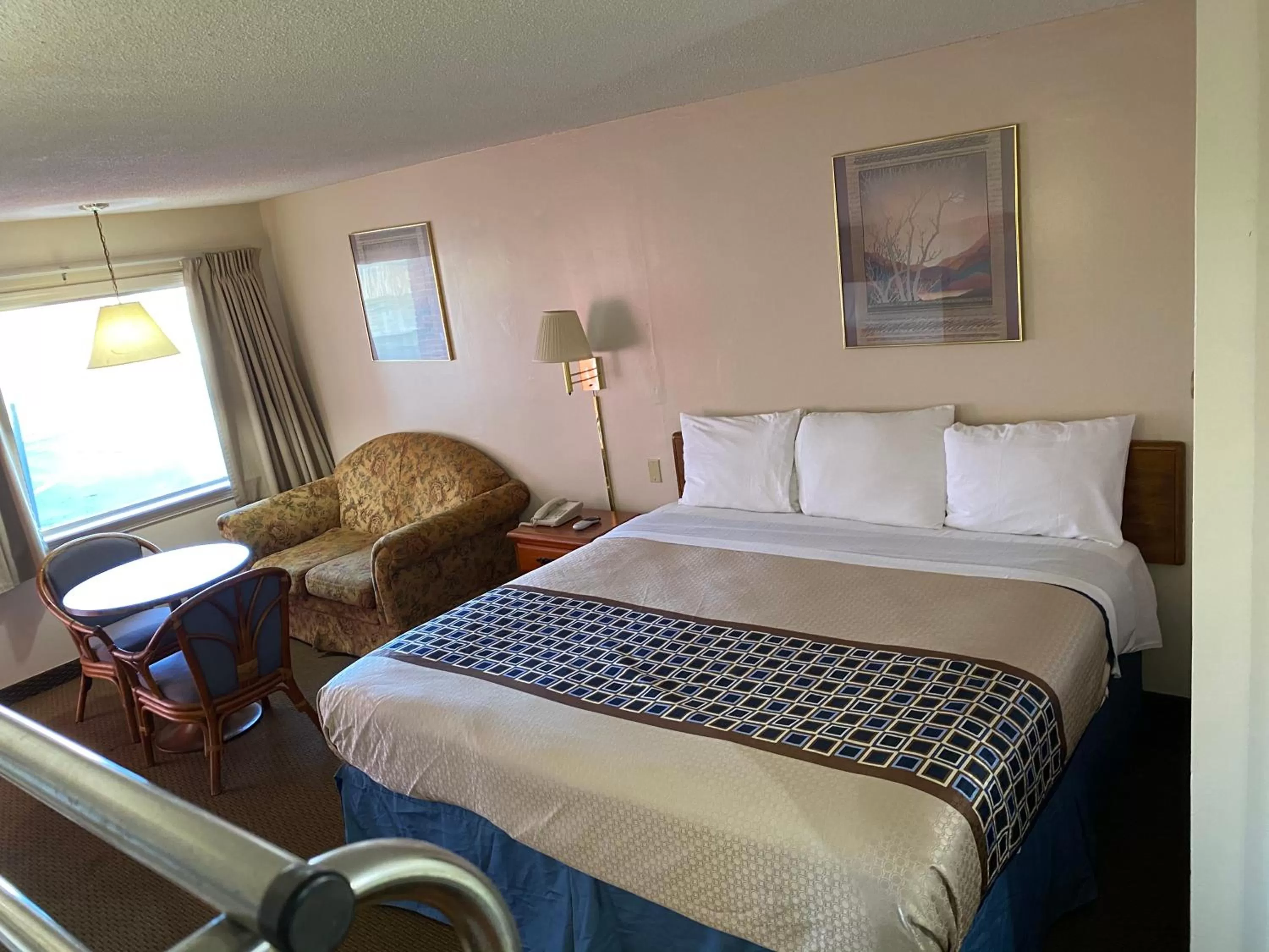 Bed in Parkview Motel