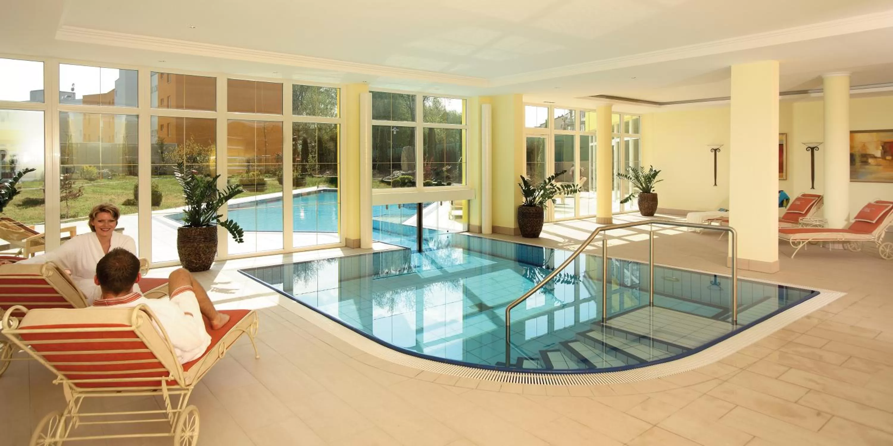 Swimming pool in Parkhotel