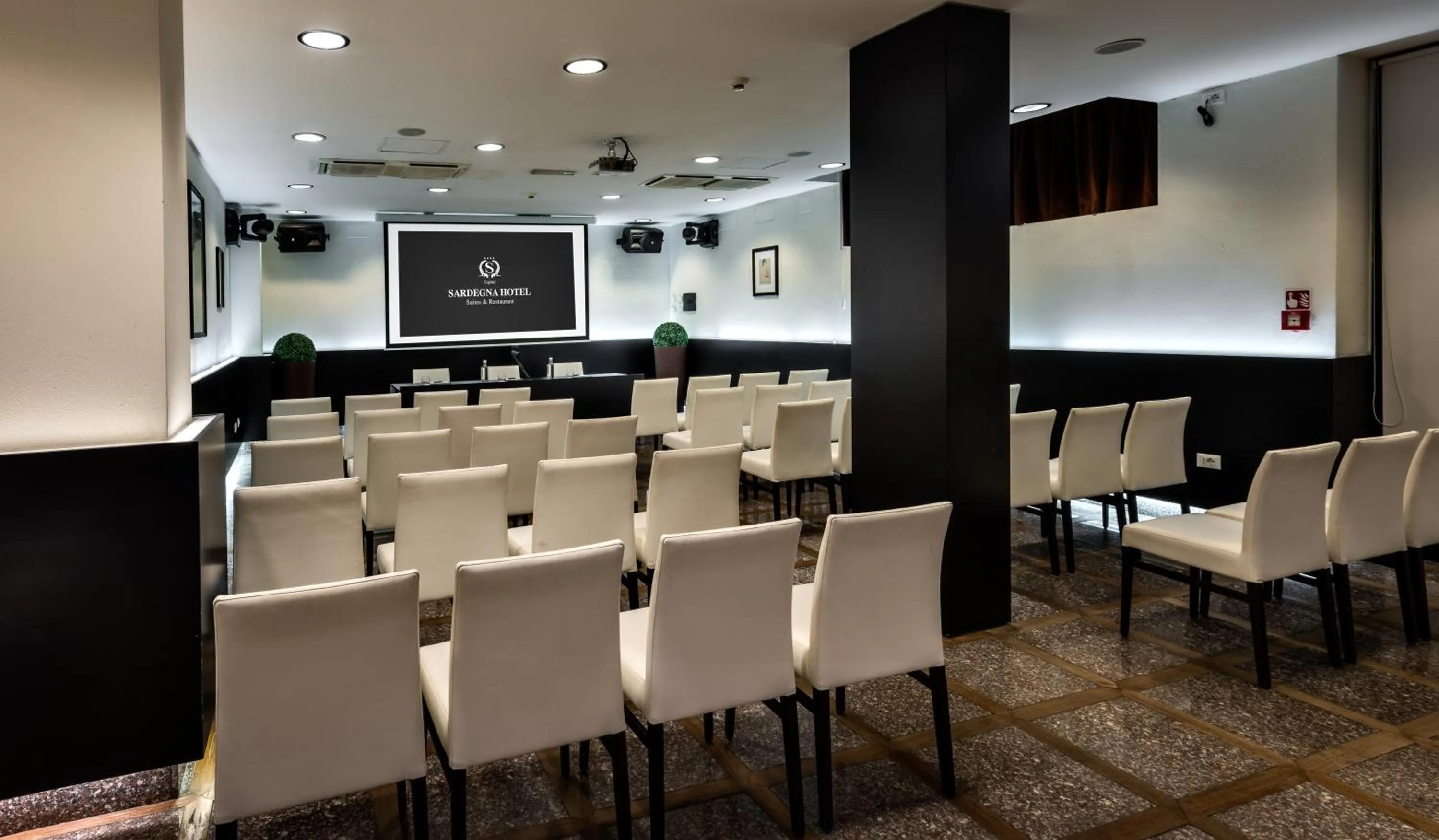Meeting/conference room in Sardegna Hotel - Suites & Restaurant