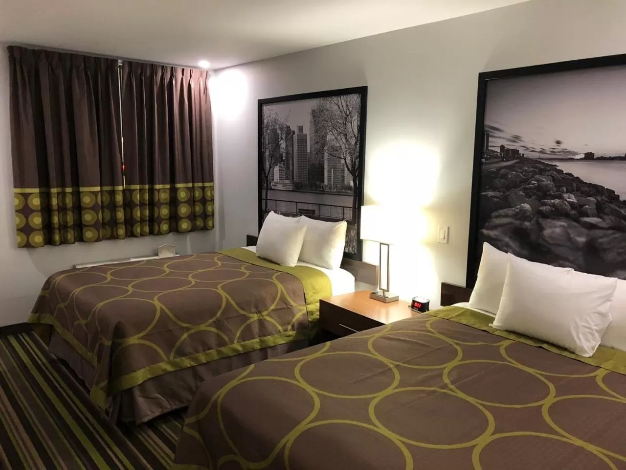 Photo of the whole room in Super 8 by Wyndham Windsor/Dougall