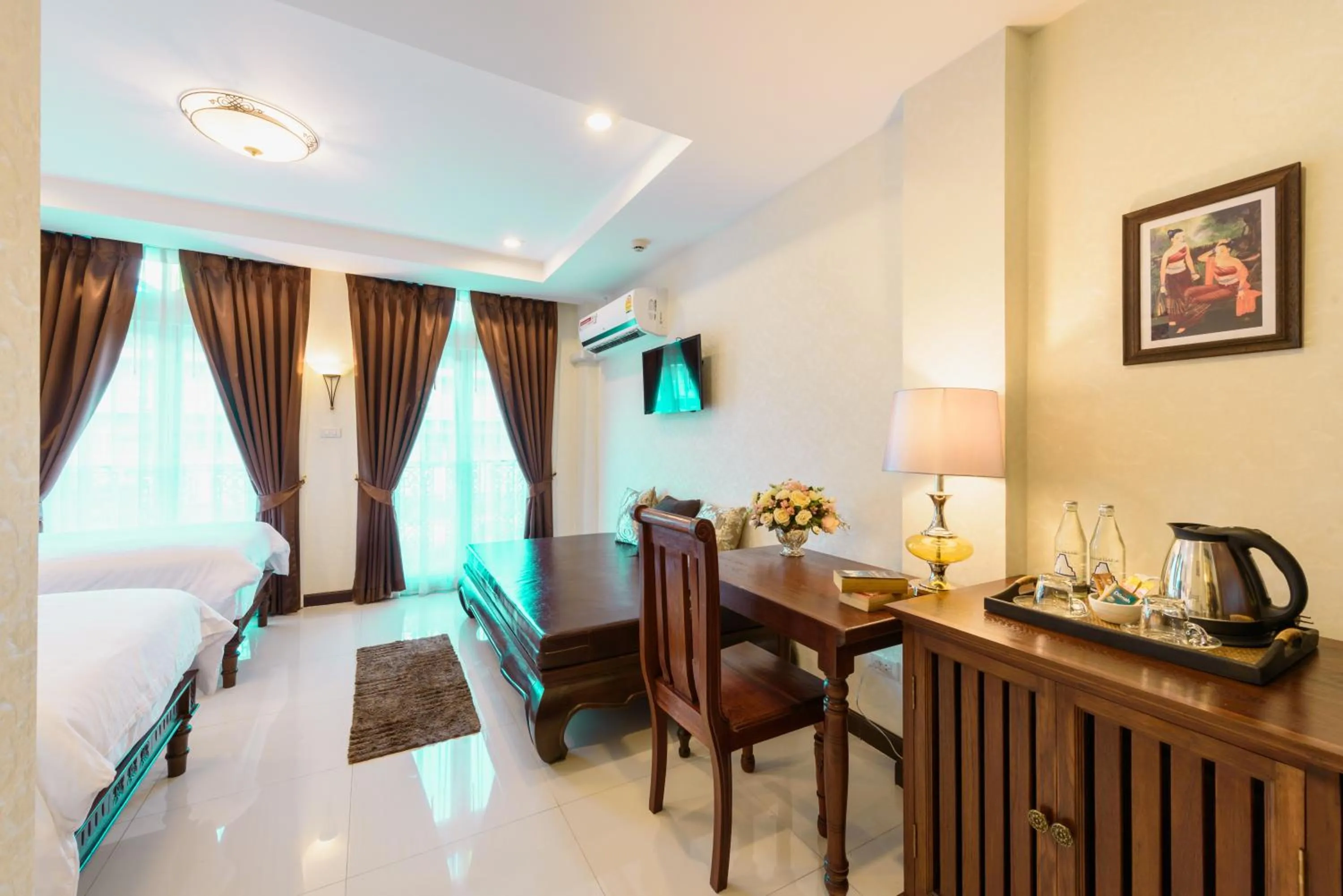 TV and multimedia, Bed in The Velvet Orchid