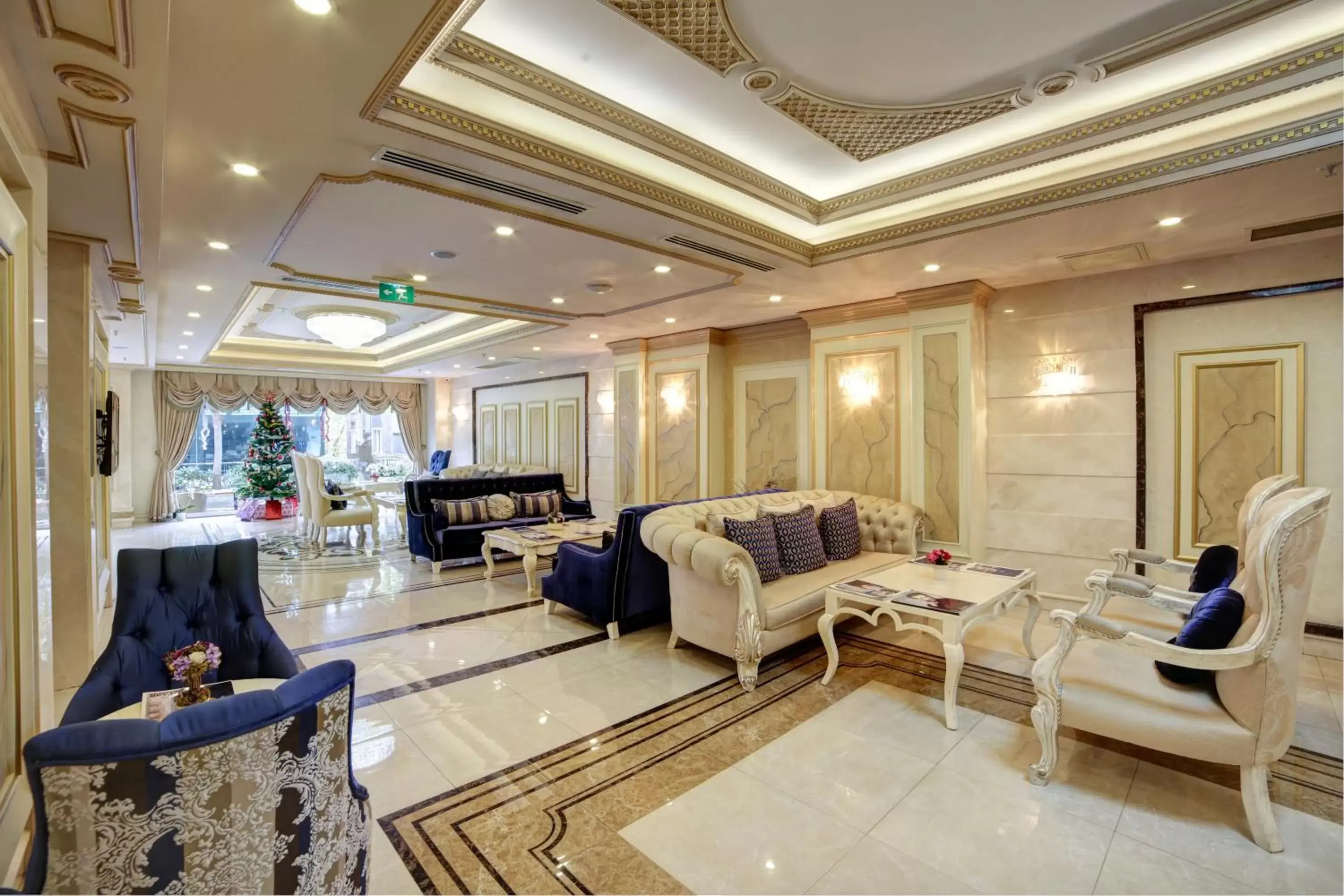 Lobby or reception in Halifaks Hotel