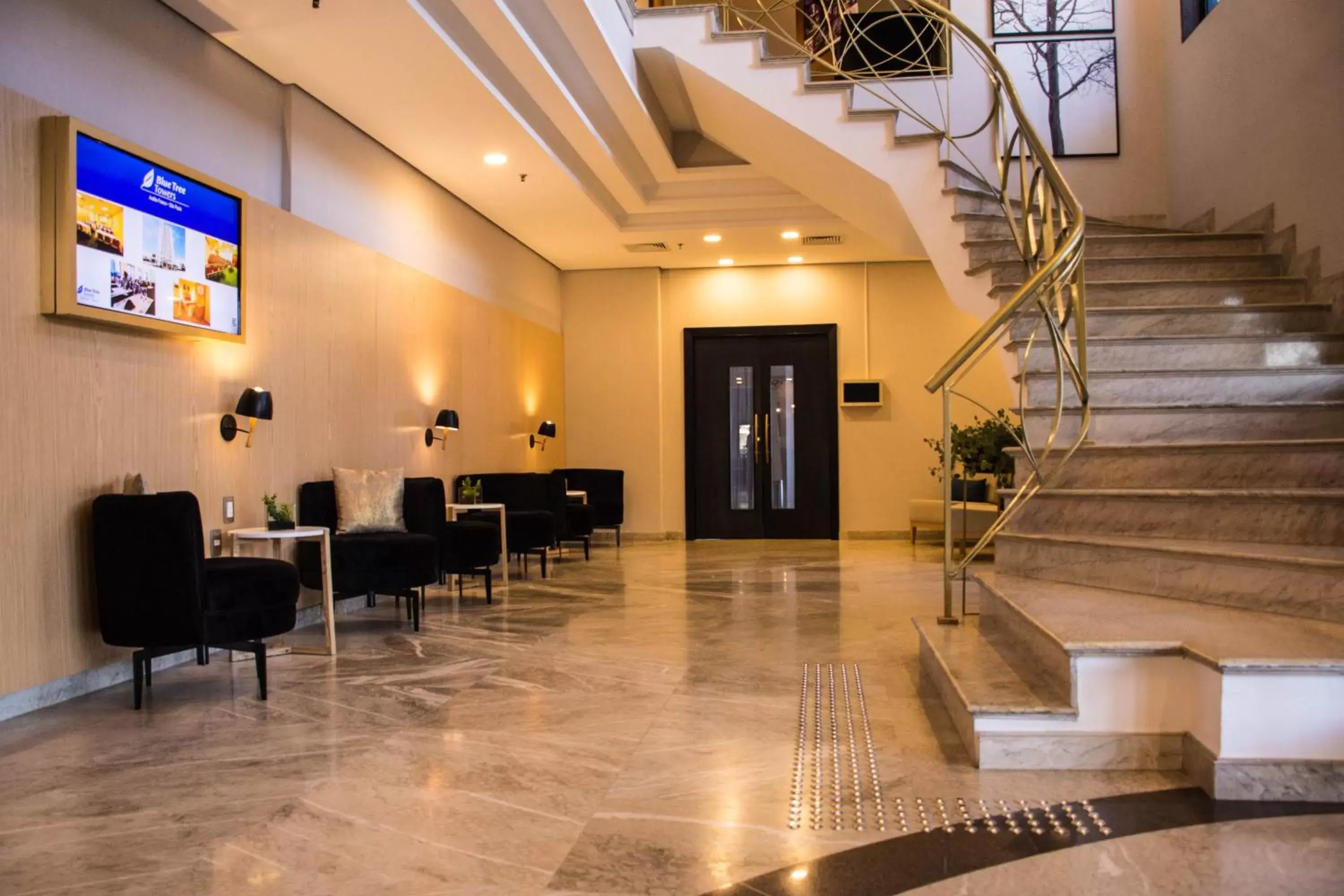 Facade/entrance in Blue Tree Towers Anália Franco - Tatuapé Facade/entrance in Blue Tree Towers Anália Franco - Tatuapé