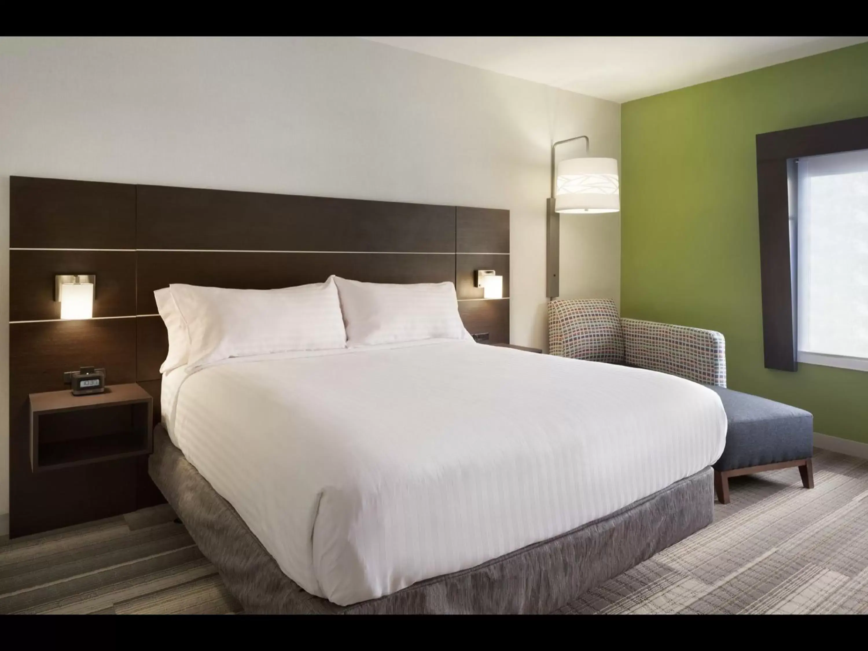 Photo of the whole room, Bed in Holiday Inn Express Hotel & Suites Canton, an IHG Hotel